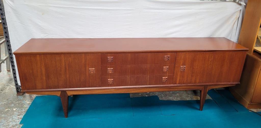 Scandinavian enfilade of the 70s, teak plated.