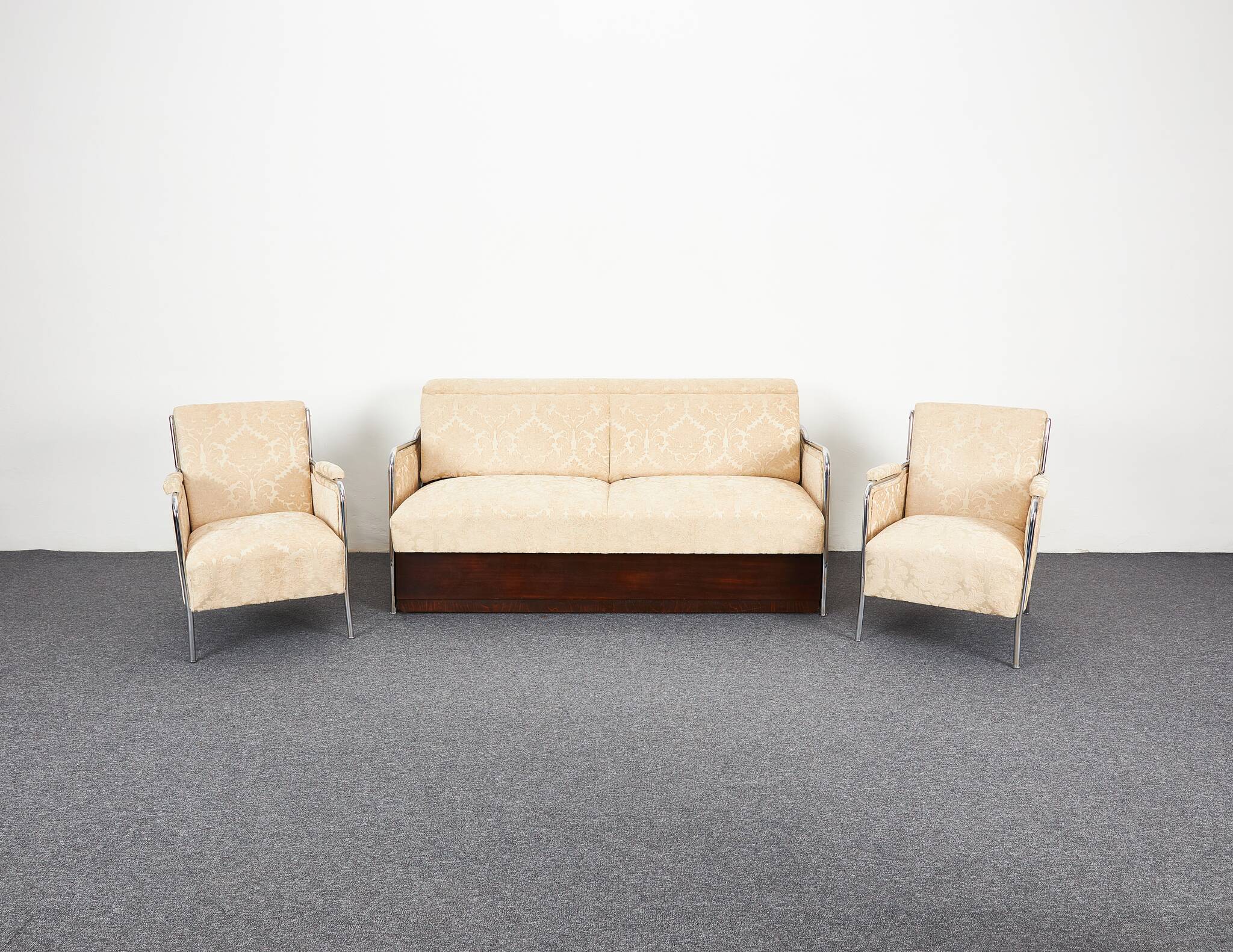 Milieu du siècle. Lit convertible et fauteuils de style Bauhaus par József Peresztegi, Hongrie des années 1950