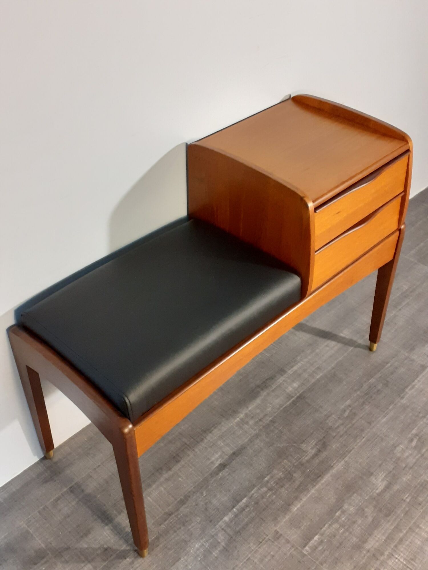 Bench phone 2 drawers in teck and black leather 1970