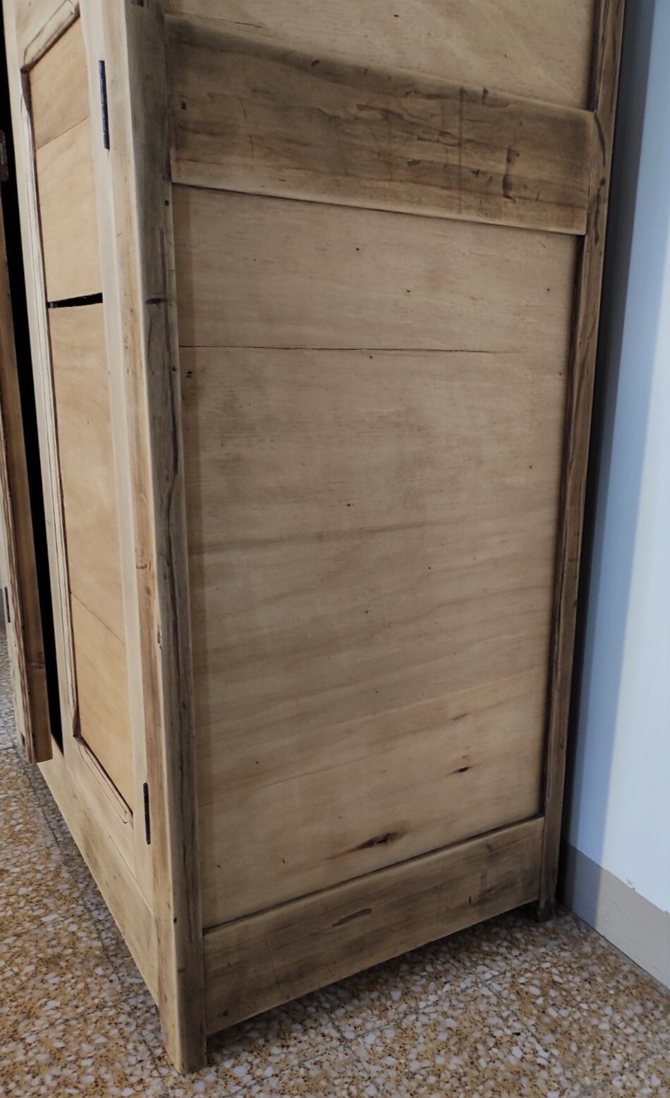 Armoire parisienne