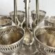 Set de coquetiers argentés avec cuillères et support