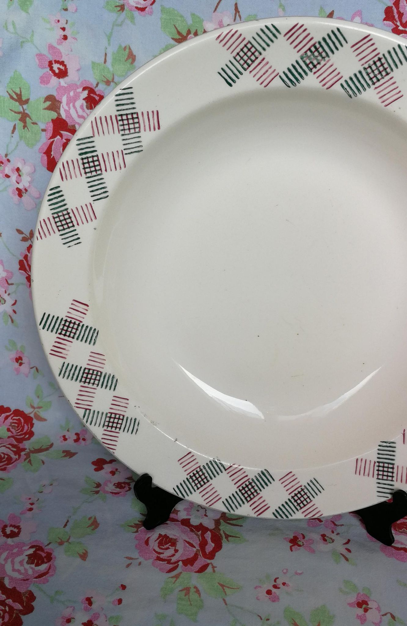 Plat creux style art deco formes géometriques vintage vert et rouge