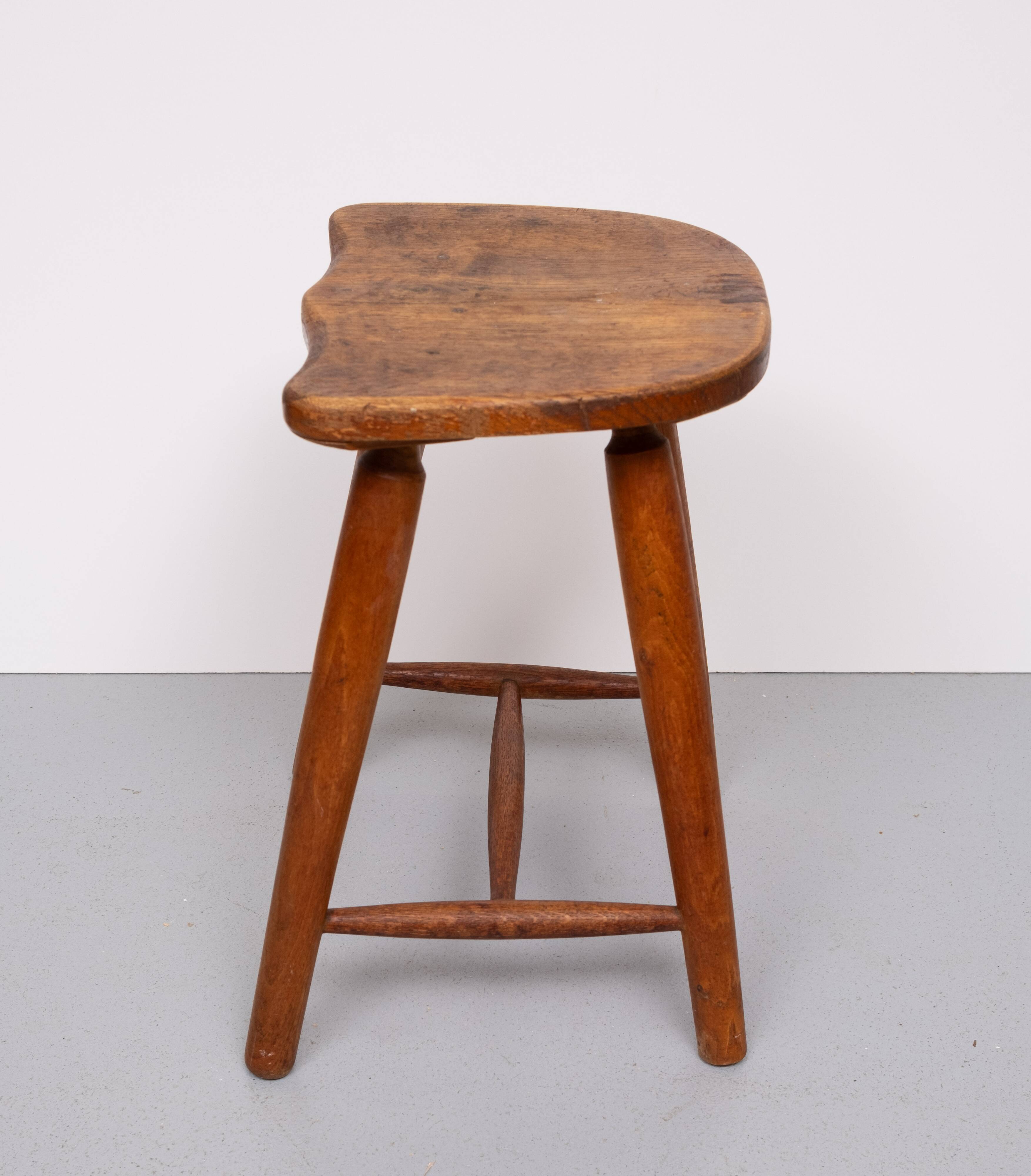 Tabouret rustique en bois massif des années 1950 Hollande