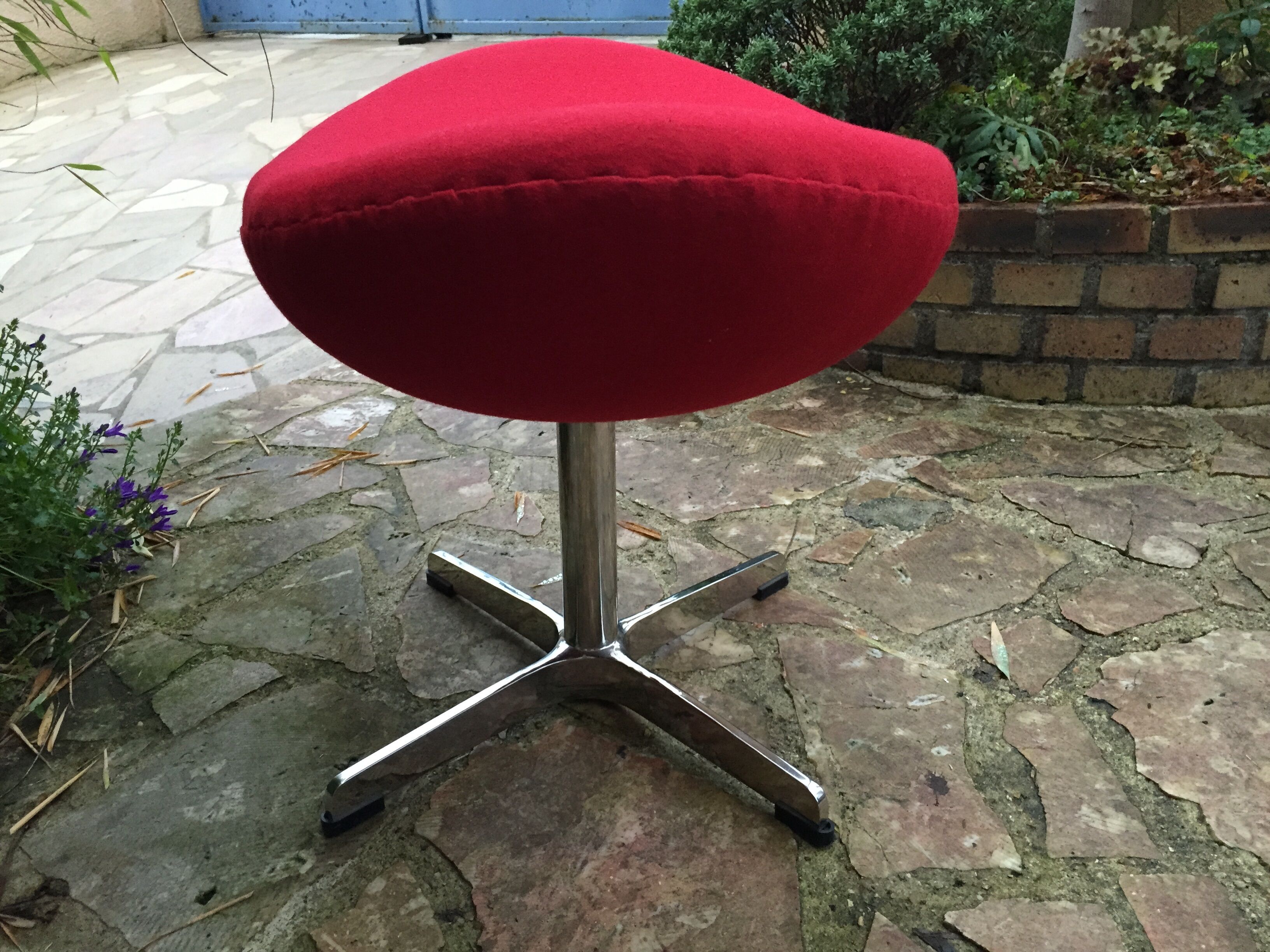 Repose-pied rouge