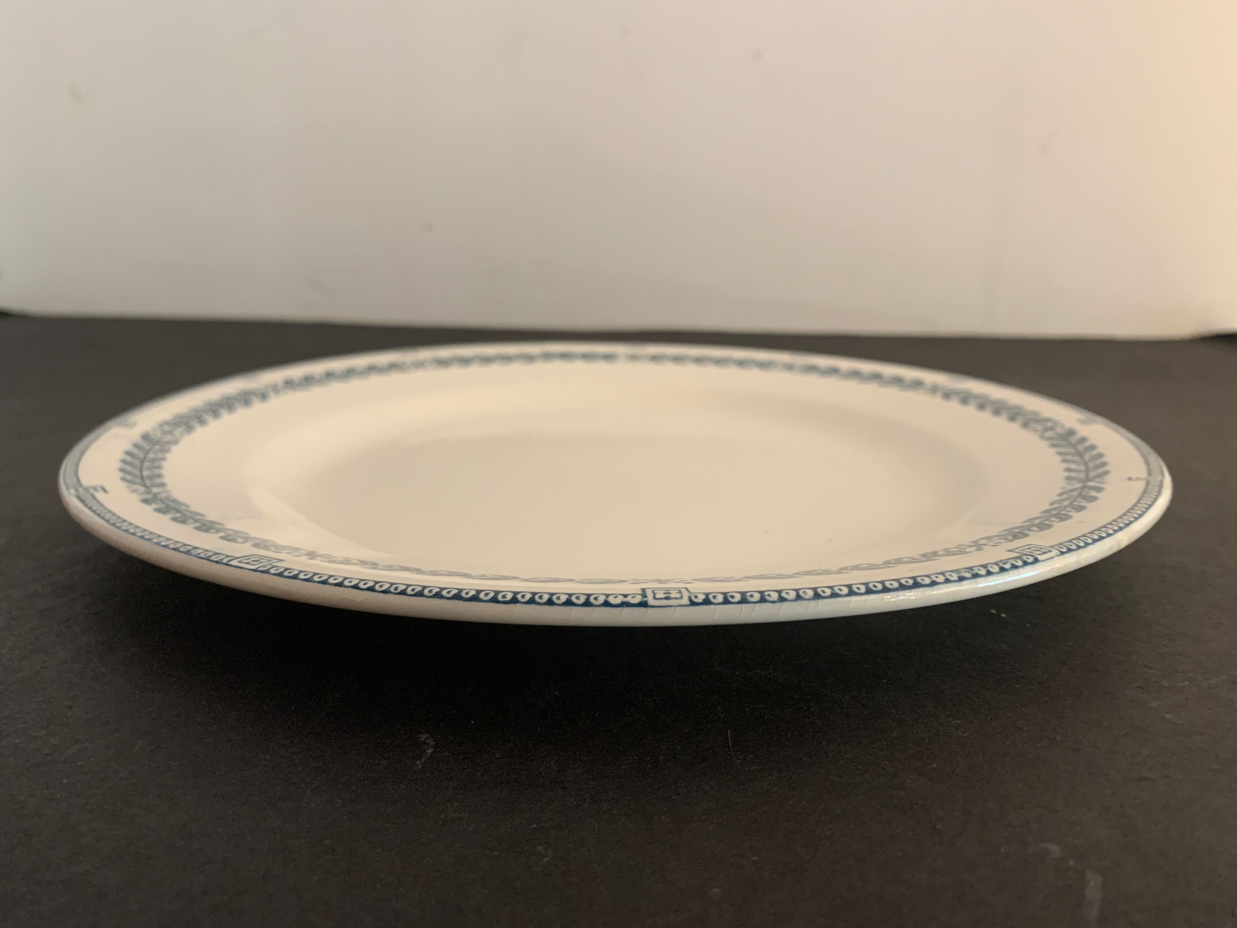 8 flat plates old Iron Earth, Salins, Condé service