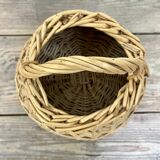 Round basket with vintage rattan handle