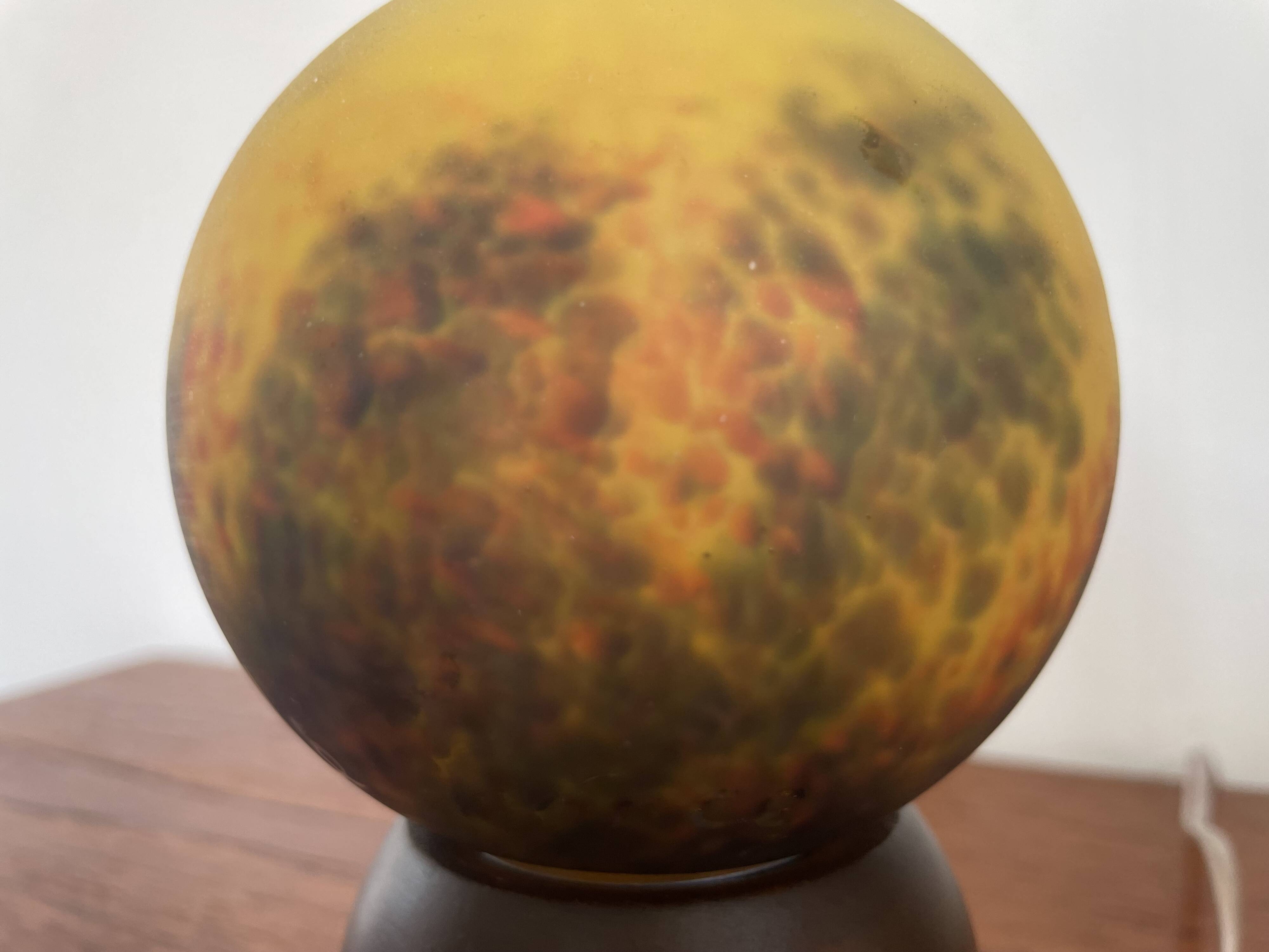 Yellow, round art deco table lamp. Art d'France