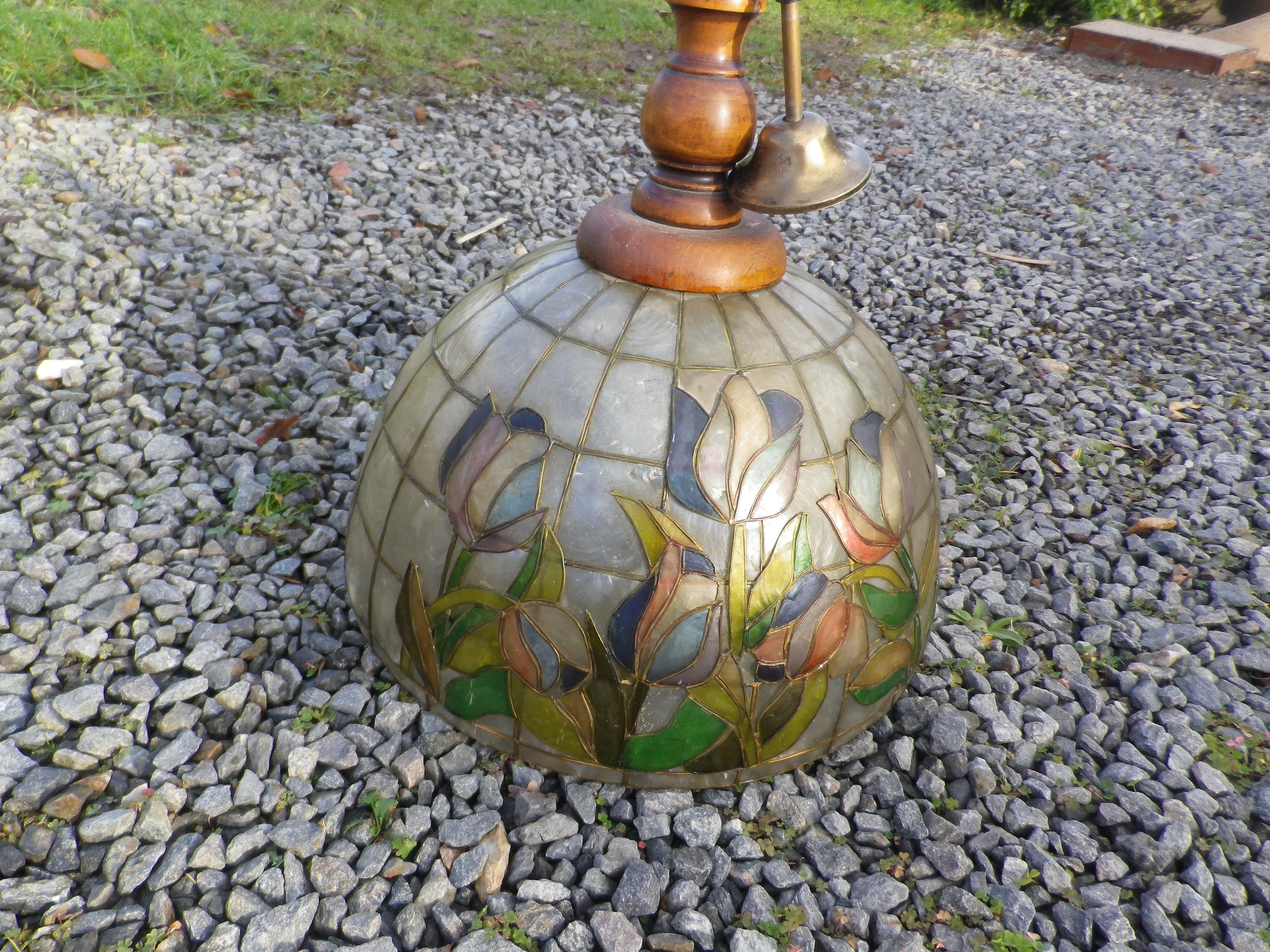 Mother-of-pearl pendant lamp