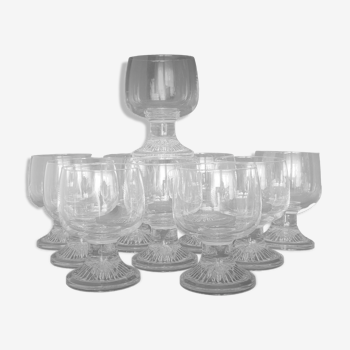 10 verres à pied vintage en verre moulé