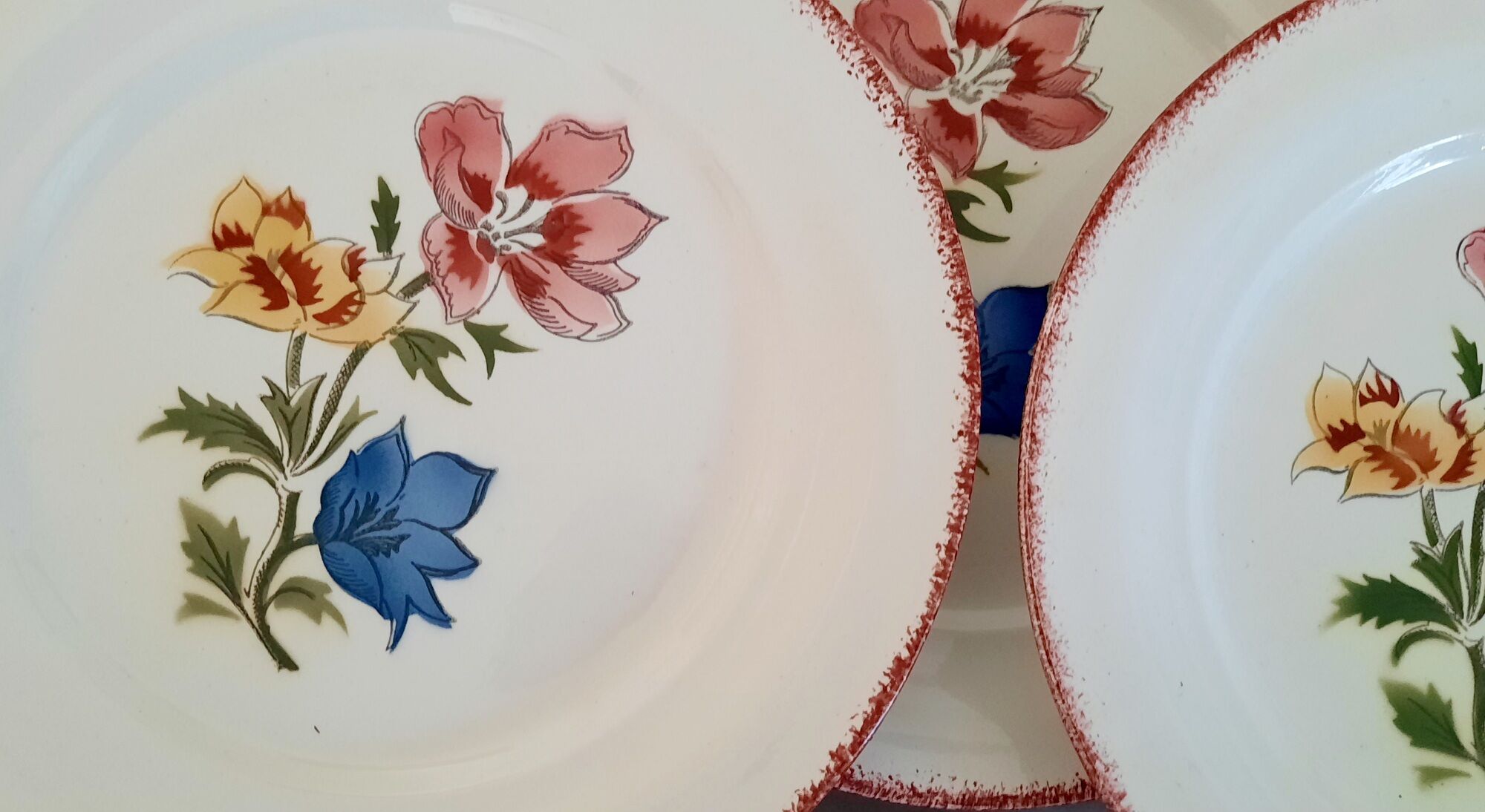 Flat faience plates from Saint-Amand Ceranord vintage maïté model