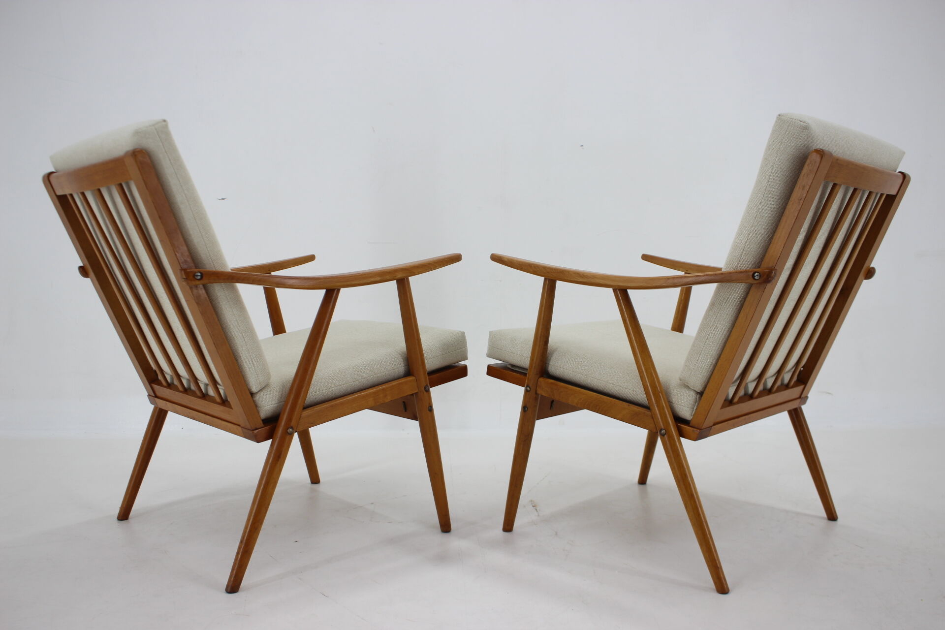 Paire de fauteuils en hêtre, Tchécoslovaquie