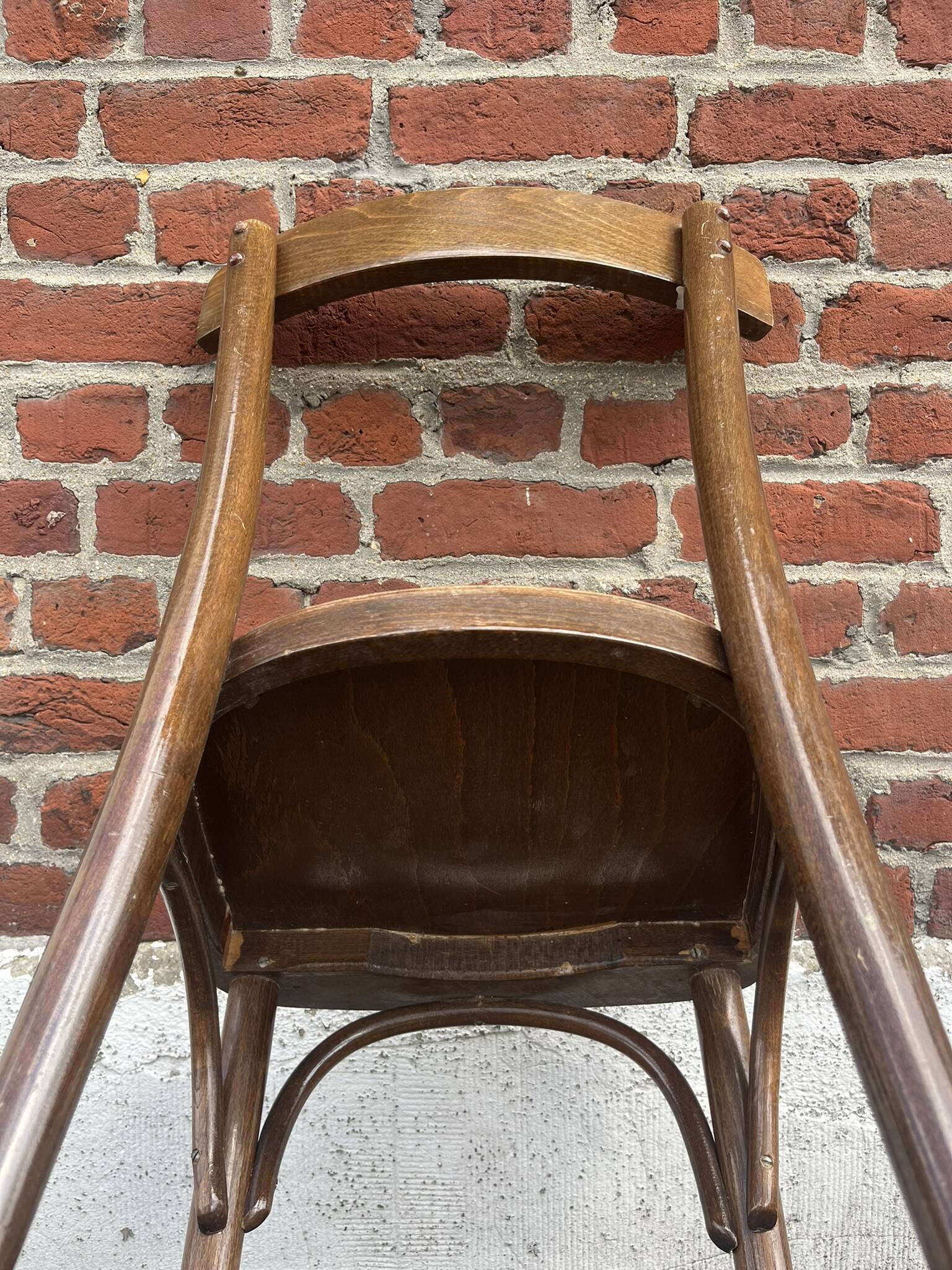 Bistro chair in turned wood, Thonet style