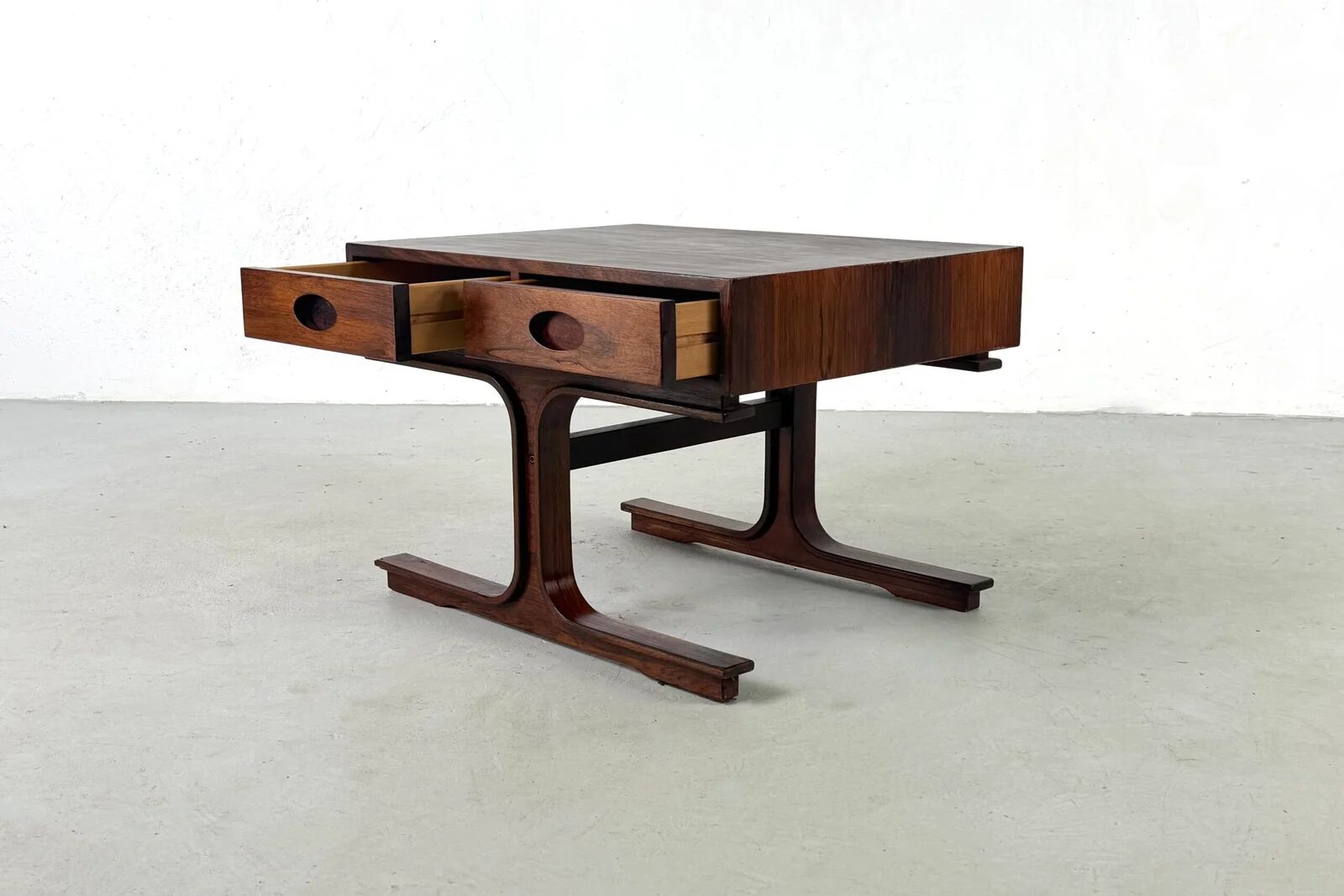 Table basse modèle 554 par Gianfranco Frattini pour Bernini – 1960s