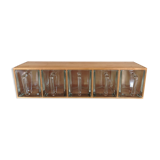 Wall stretch with glass epic drawers