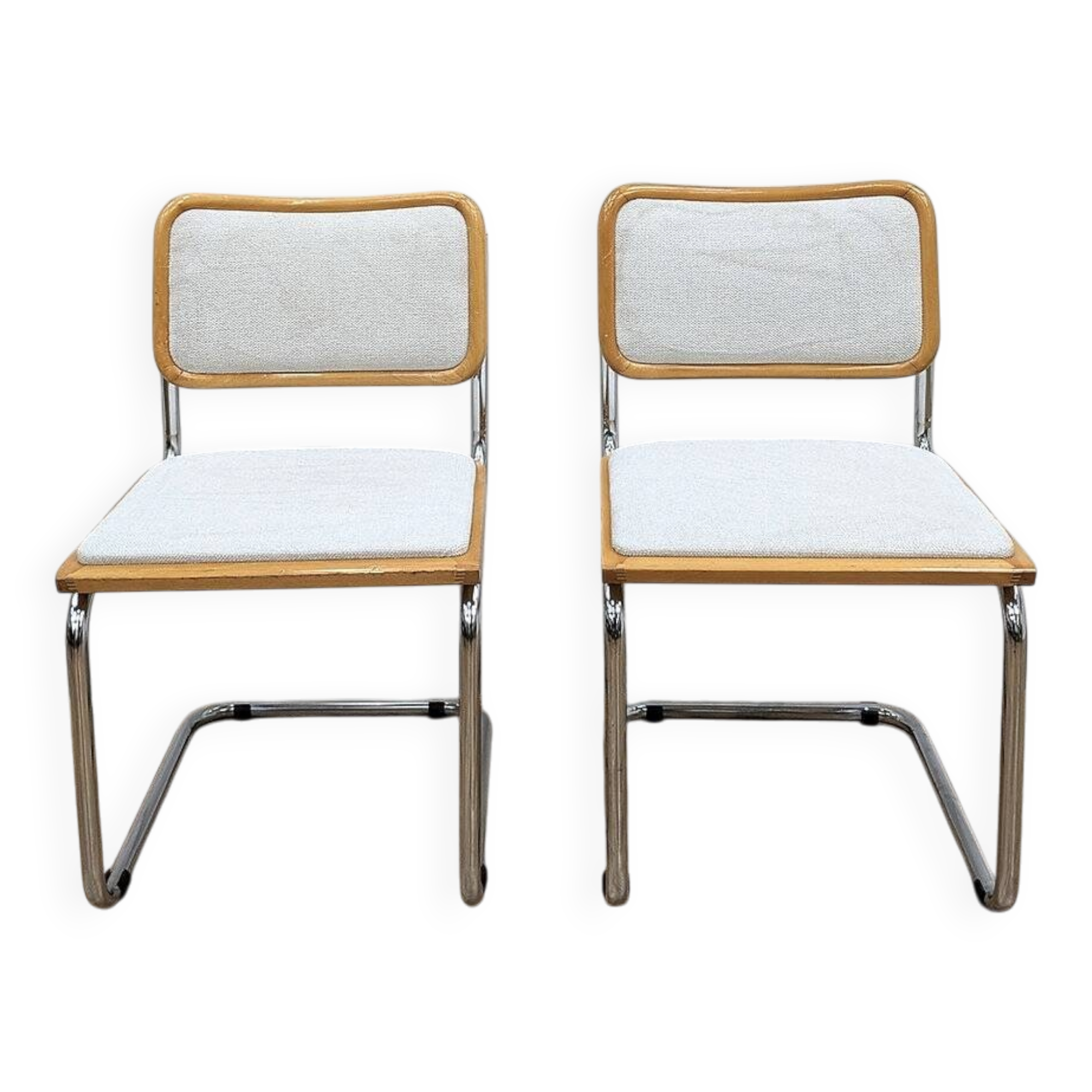 Chaise B32 en tissu rénové