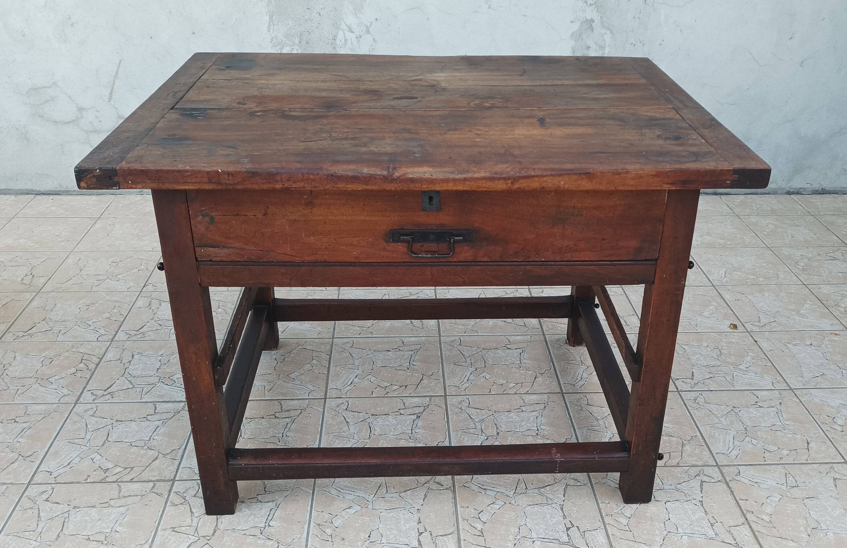 Old central island established trade furniture