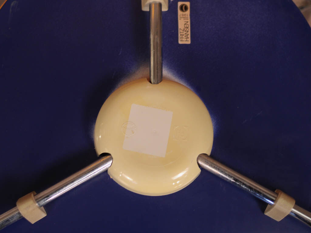 Tripod chair the Ant, n°.3100 by Arne Jacobsen for Fritz Hansen, circa 1952