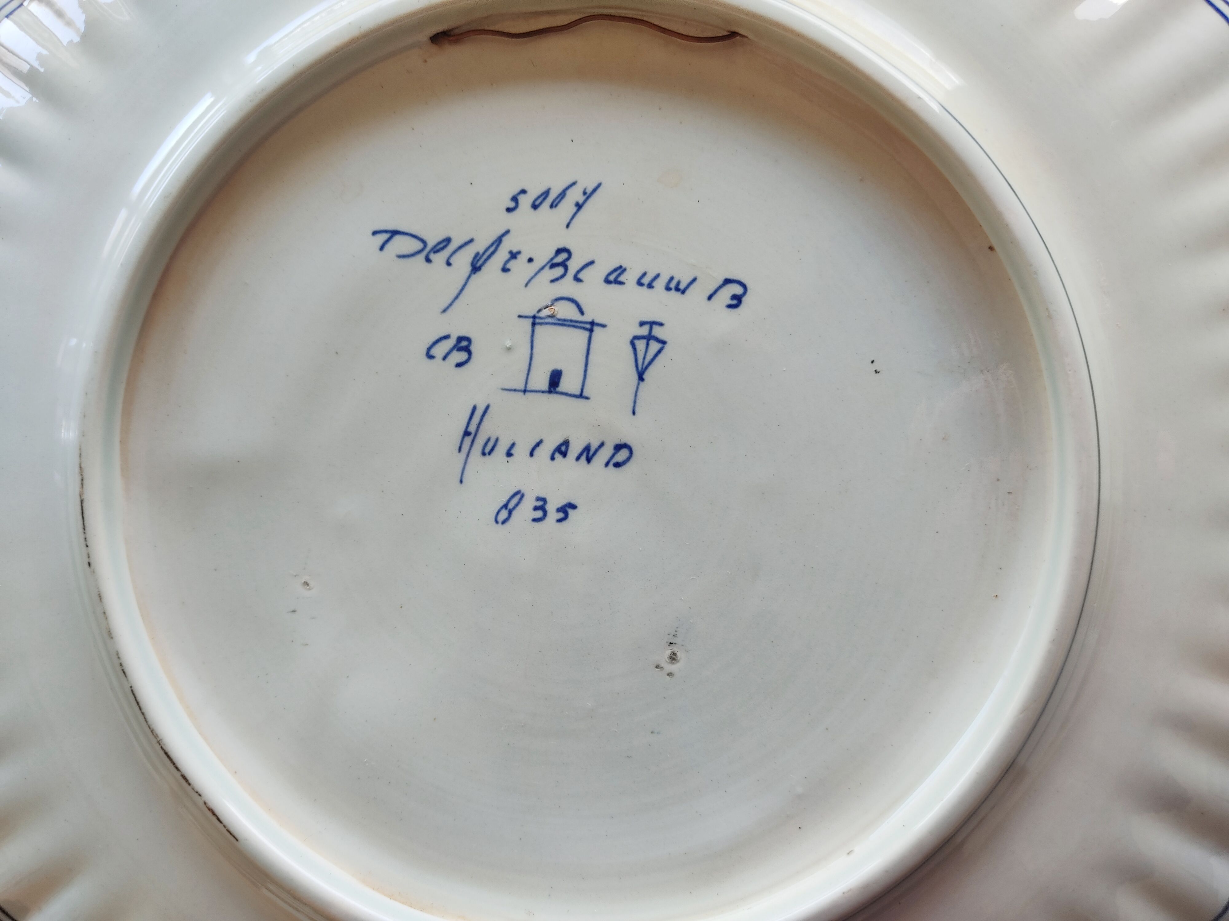 Plated flowery dish ribbed 35 cm in diameter