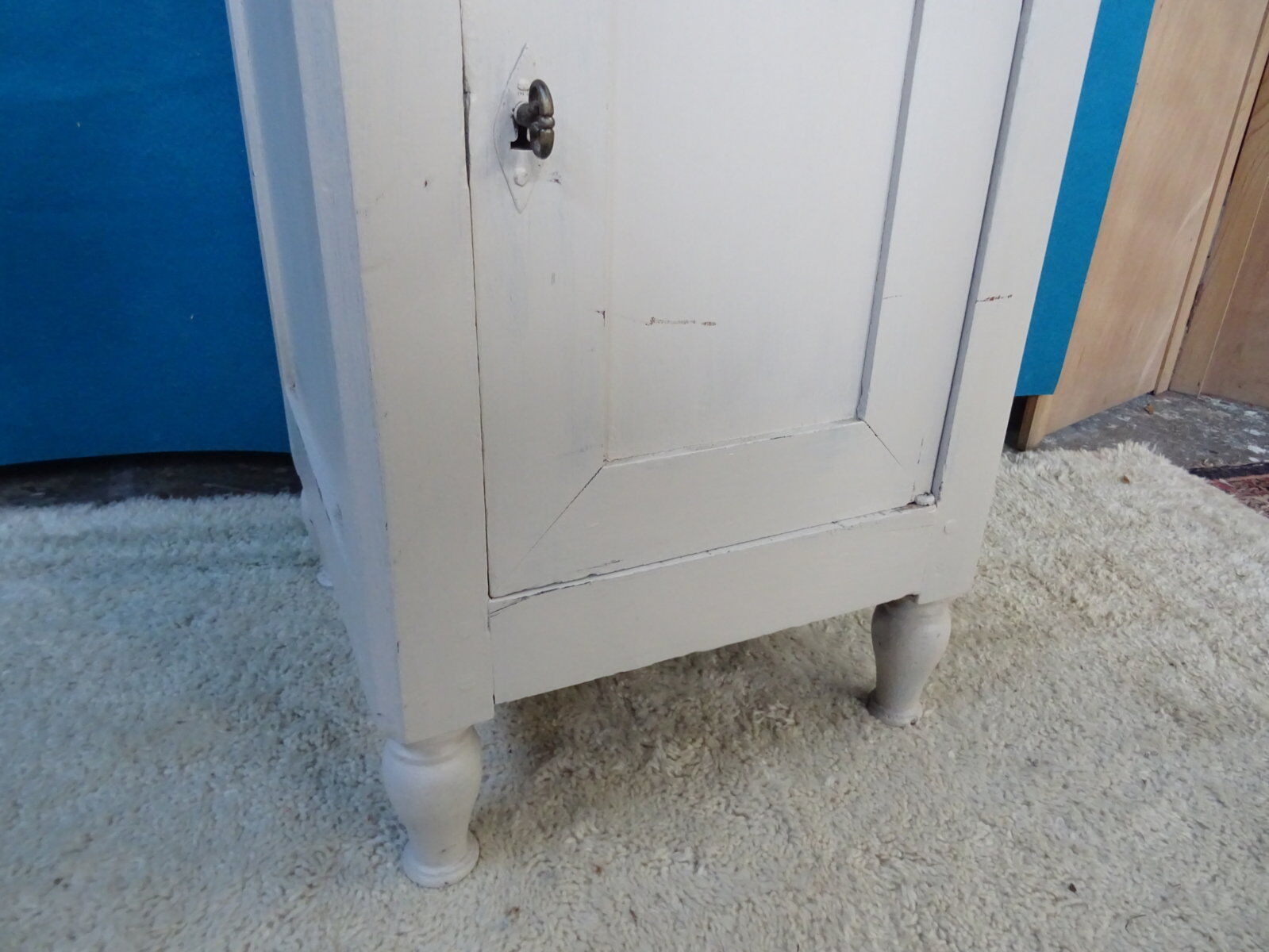 Buffet 19th to one door