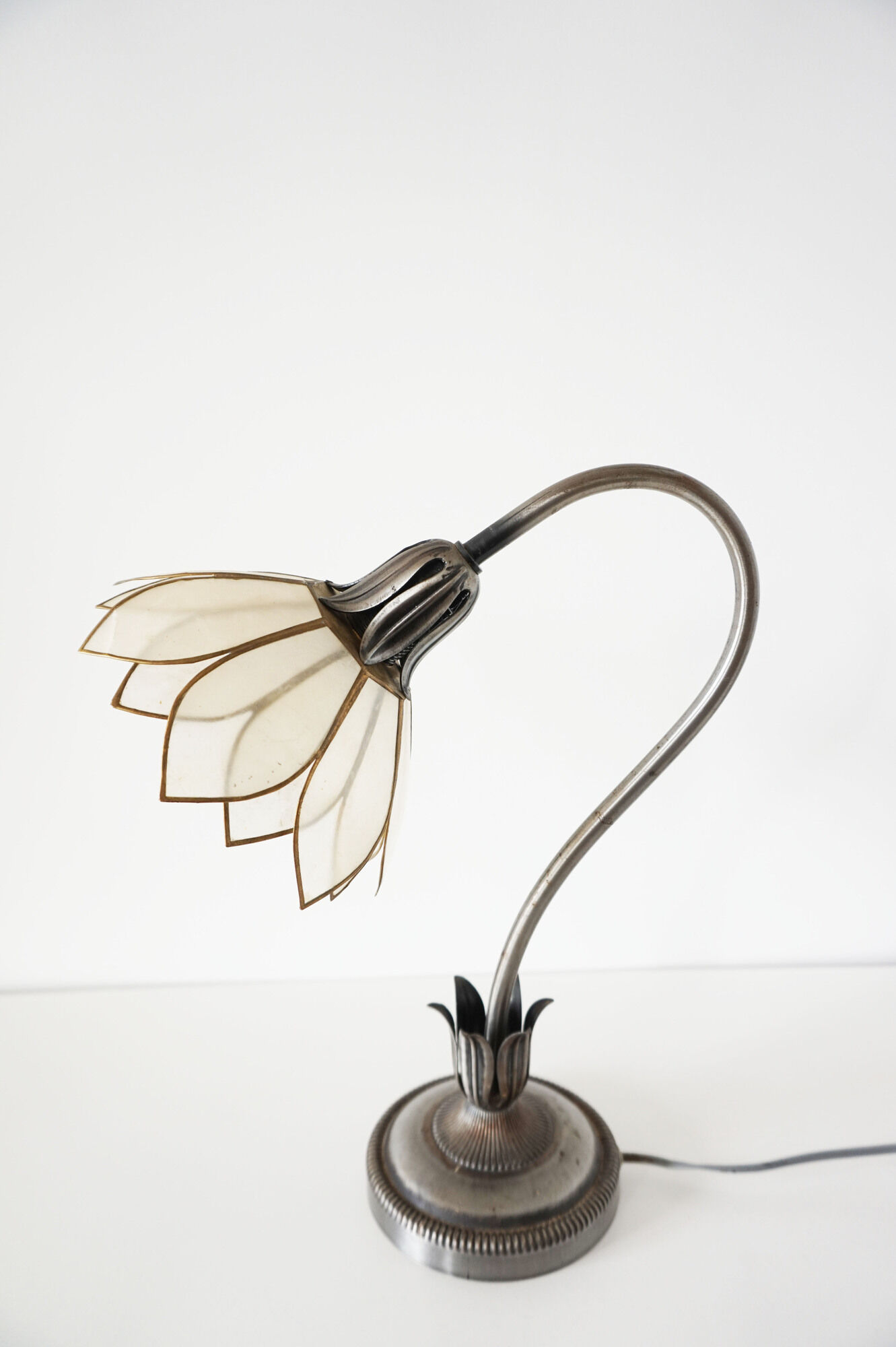 Metal flower lamp and ancient mother-of-pearl
