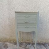 Chevet style Louis XV de belle facture réenchanté en vert de gris.