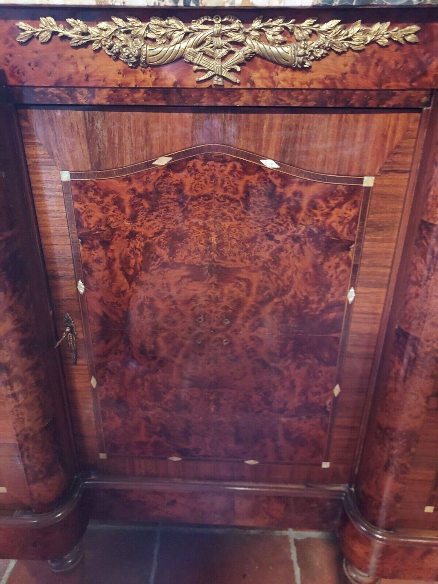 Buffet desserte en acajou de style louis xv dessus marbre