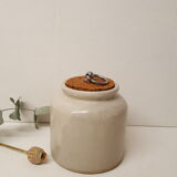 Sandstone pot with lid