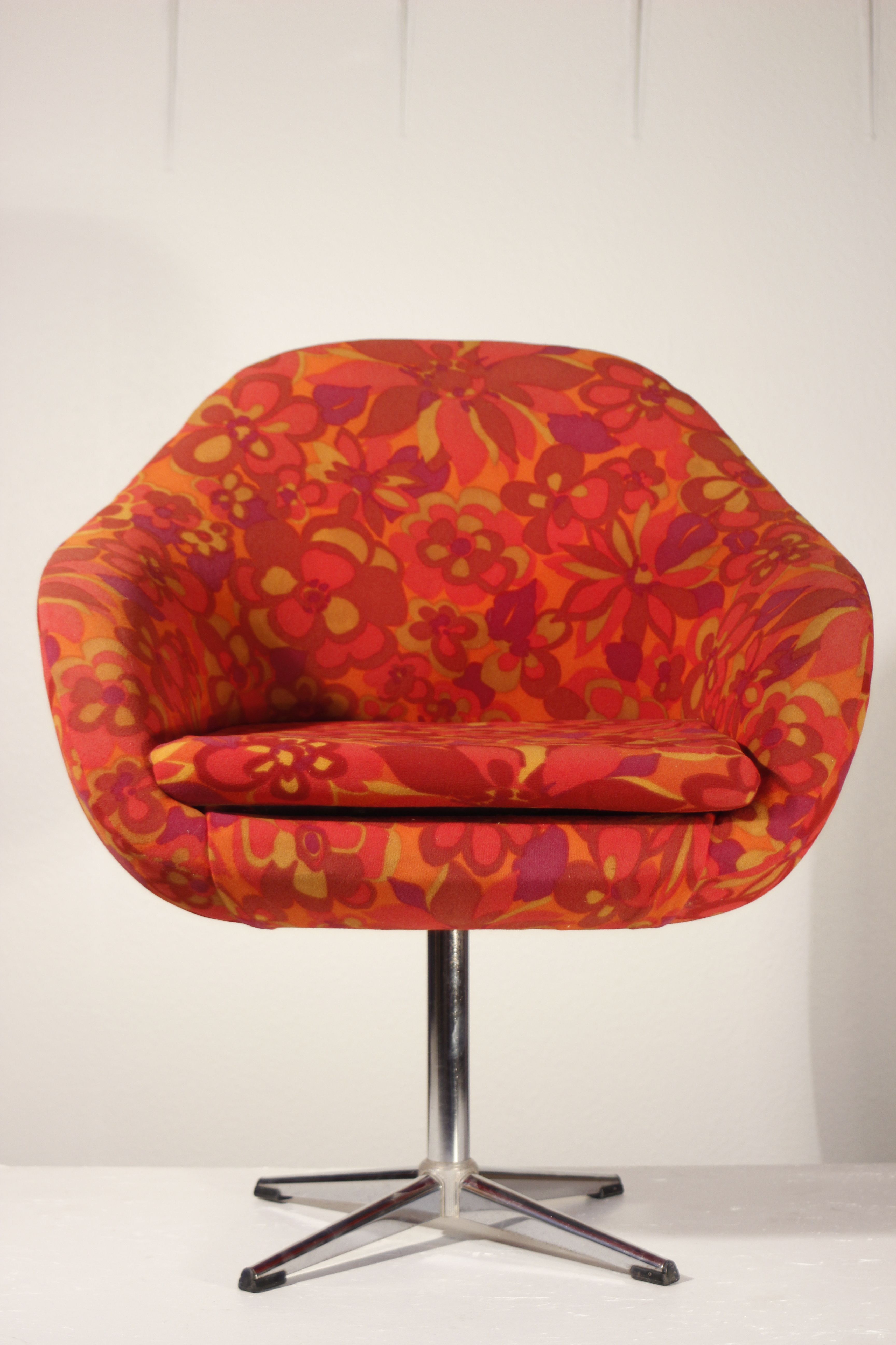 Vintage hull chair, multi-coloured floral fabric, Germany 1970s