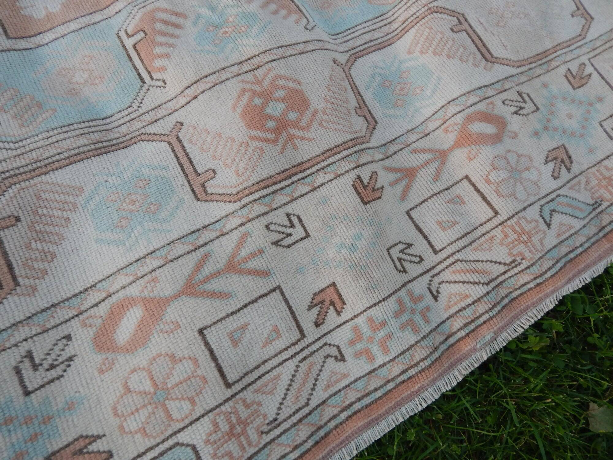 Vintage Turkish Oushak rug 200x280 cm