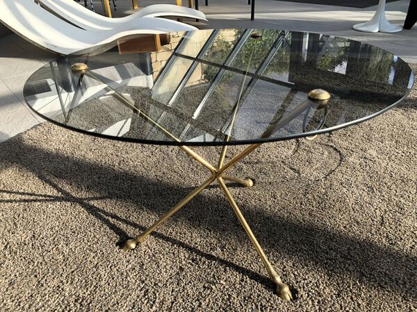 Table basse en verre et laiton pieds tripode en forme de sabot, 1970