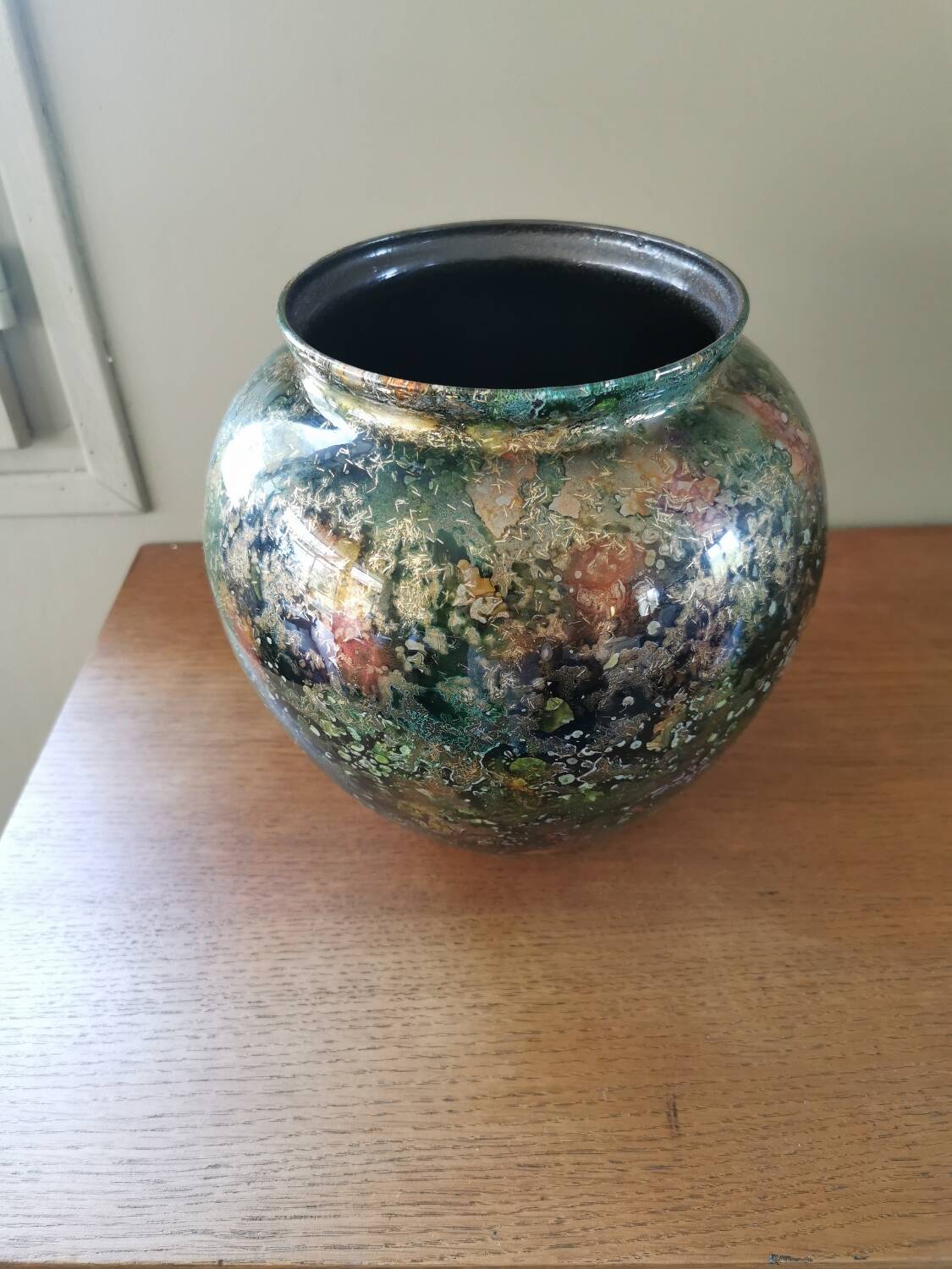 Eglomise Lacquered Glass Vase Line