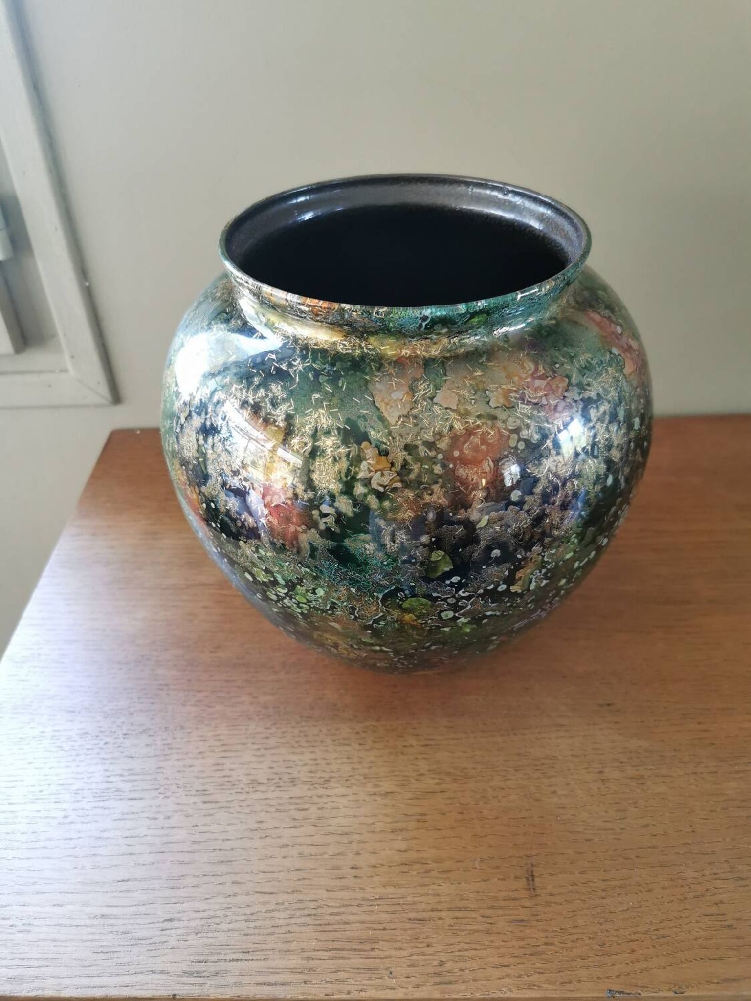 Eglomise Lacquered Glass Vase Line