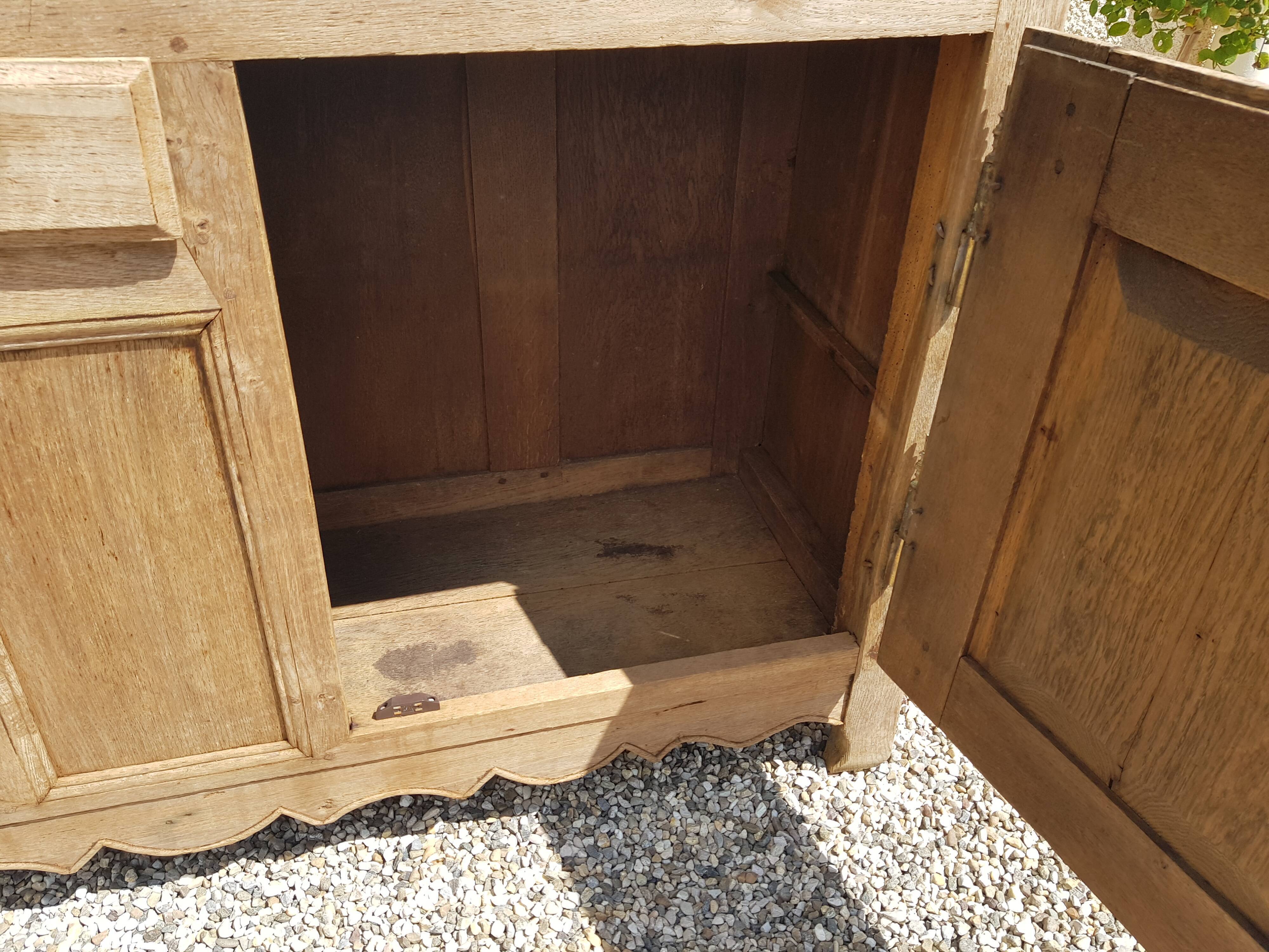 Buffet country in oak