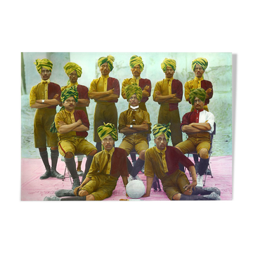 Photo d’une équipe de foot, Rajasthan vers 1920, photographie ancienne colorée