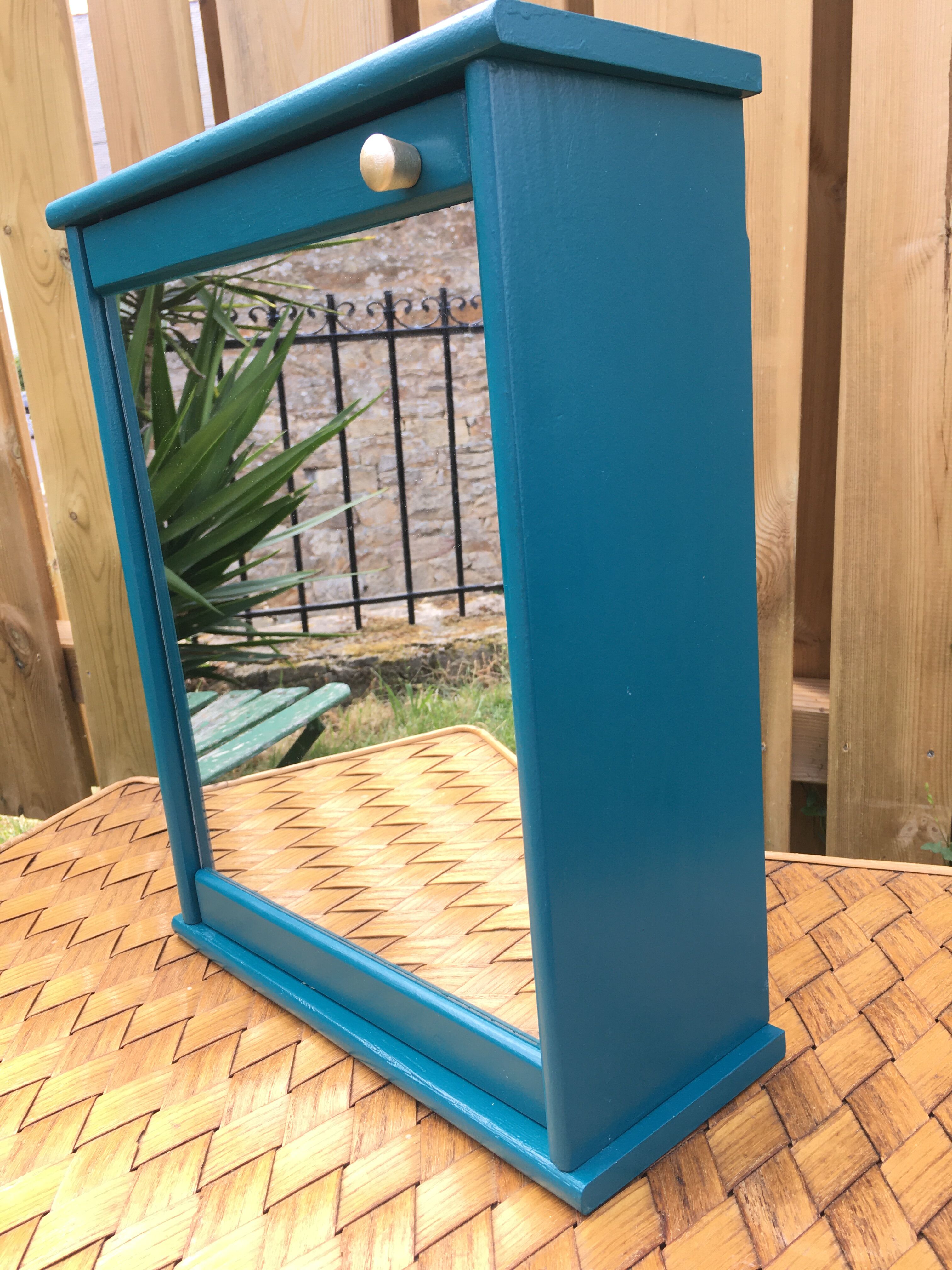 Armoire à pharmacie vintage
