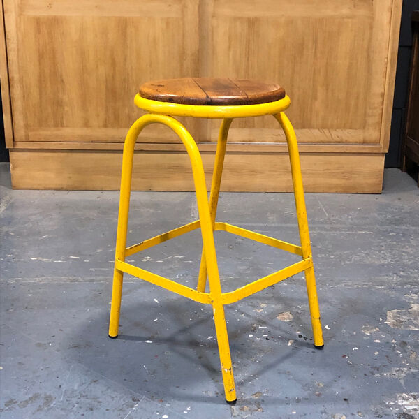 Ancien tabouret haut d’atelier