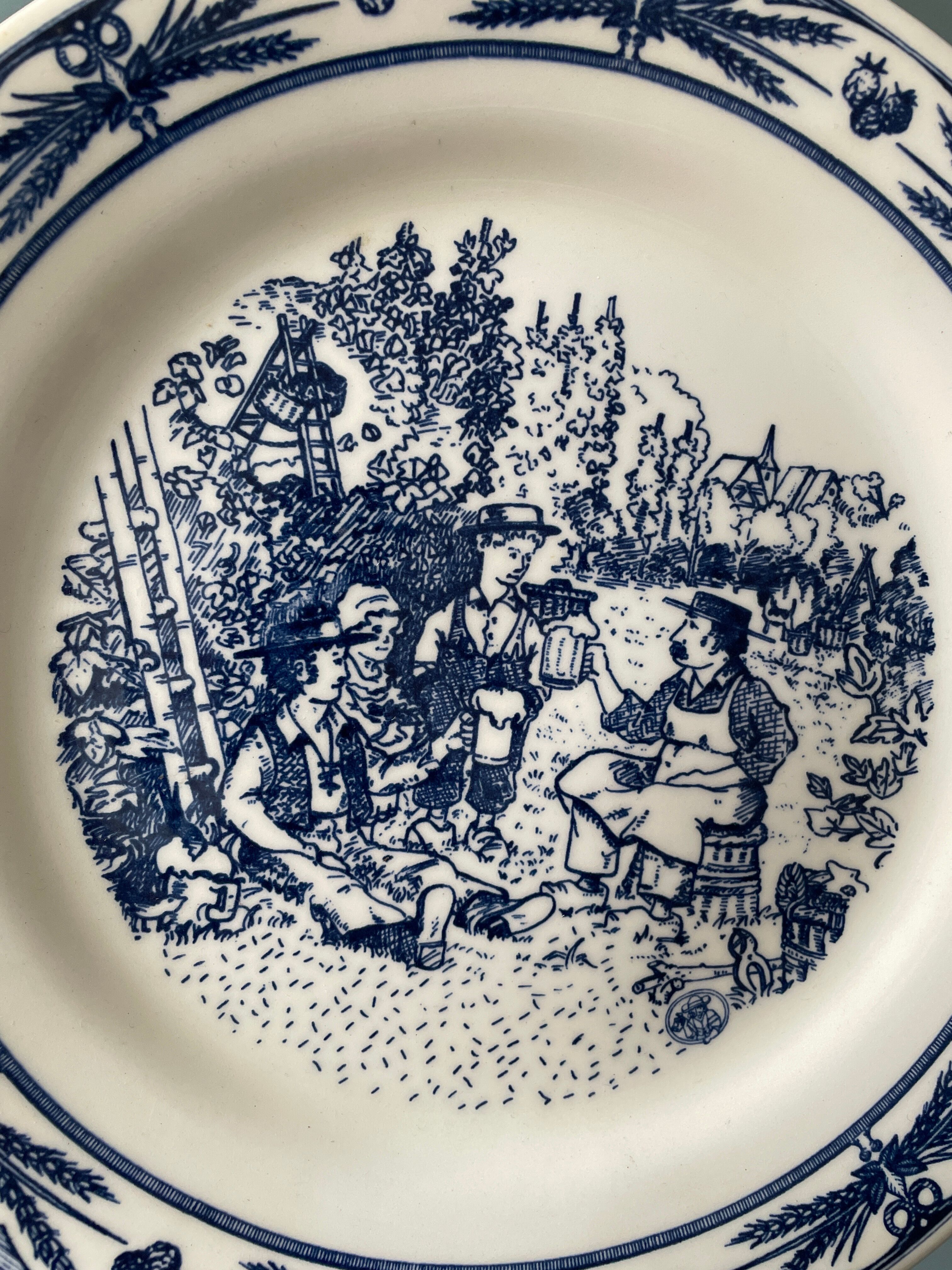 Two antique plates in Gien porcelain France