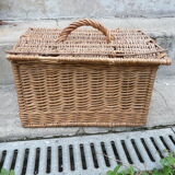Vintage wicker basket for poultry rabbit