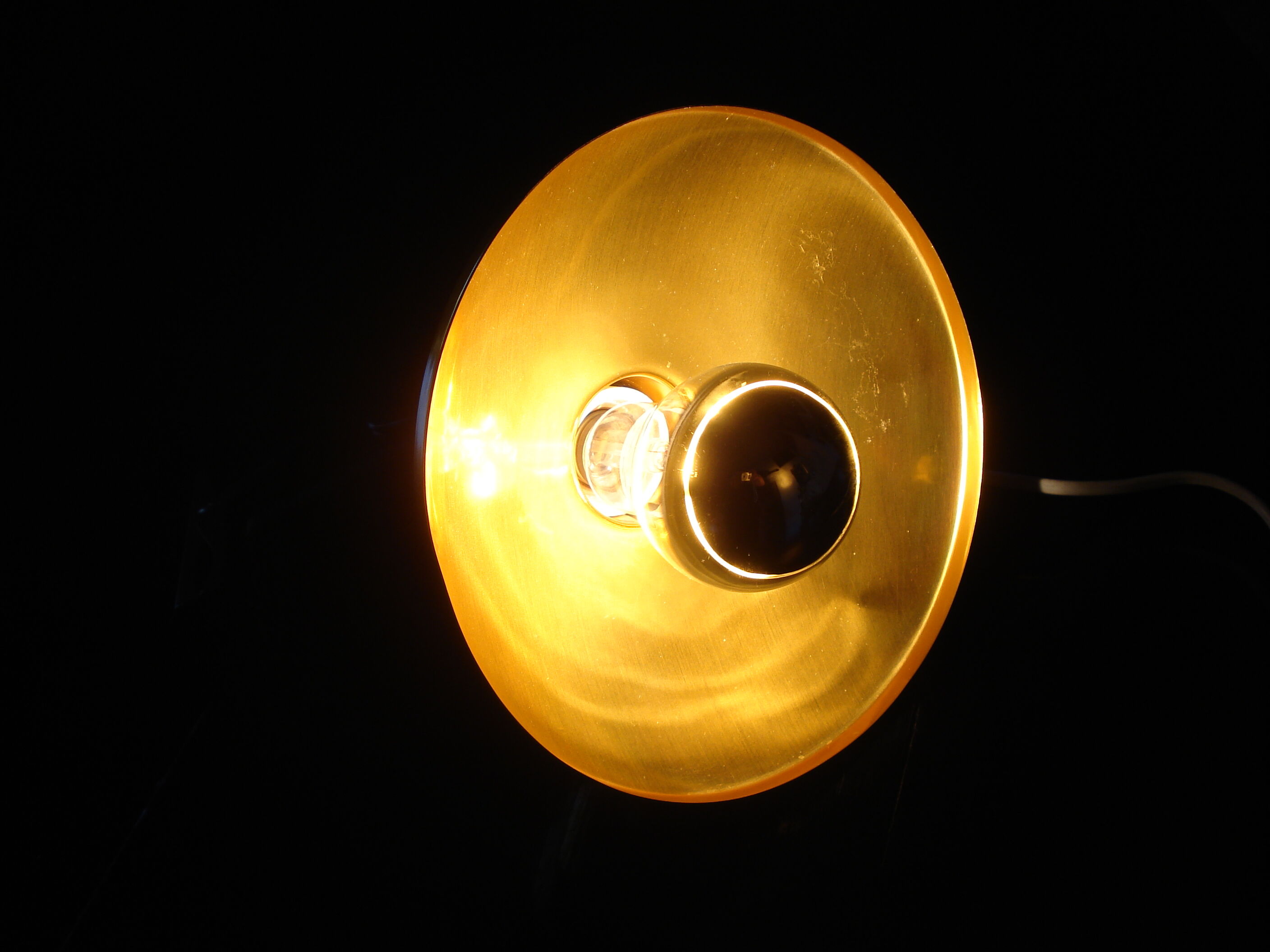 LITA 80s clip spot with golden reflector