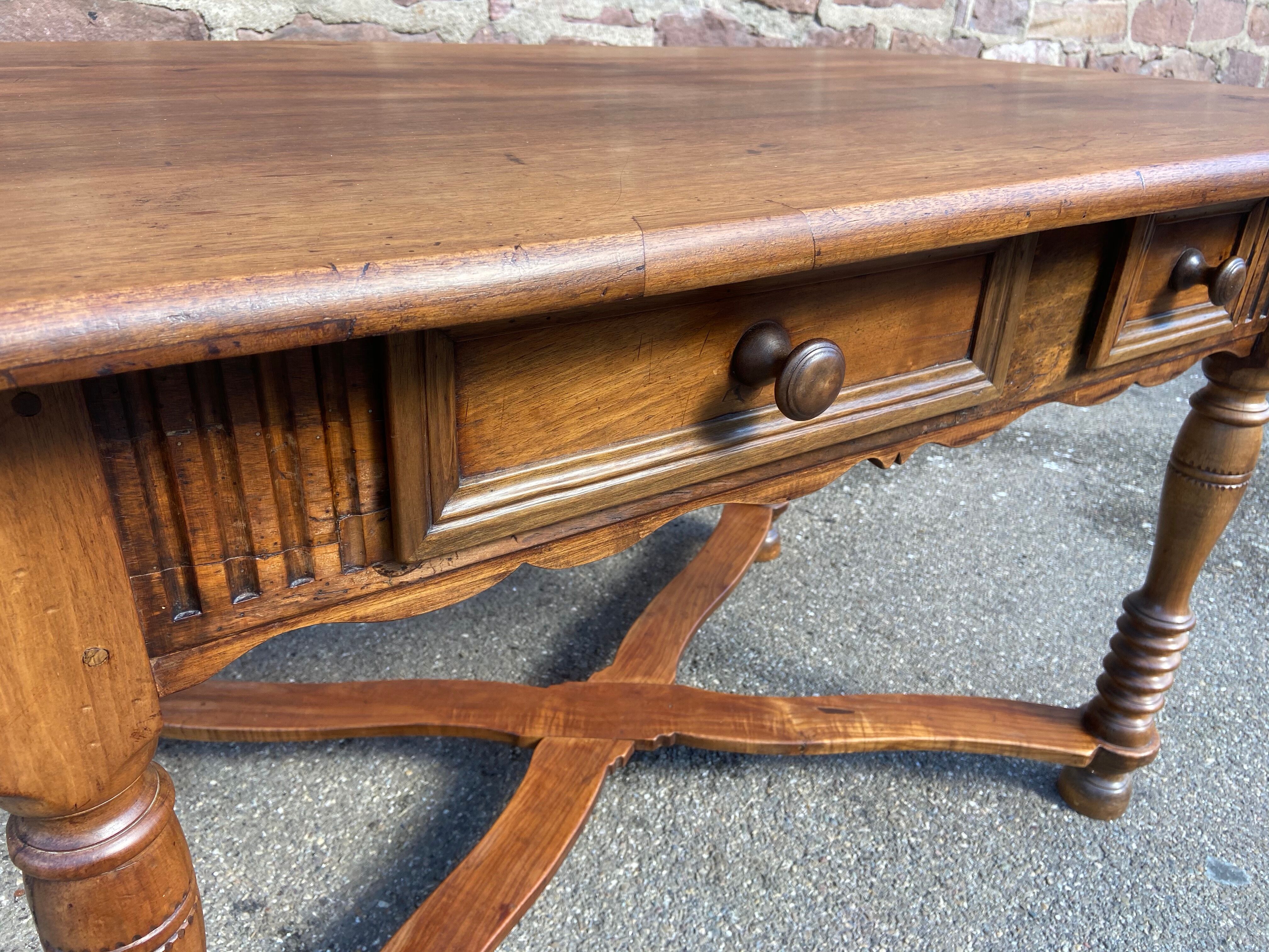 Alsatian farm table in vintage walnut 1850s