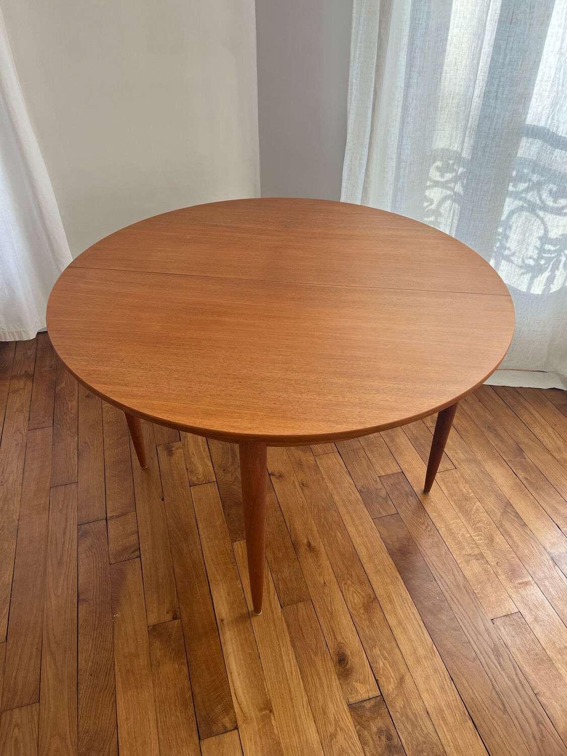 Table ronde à rallonges vintage années 60 en teck