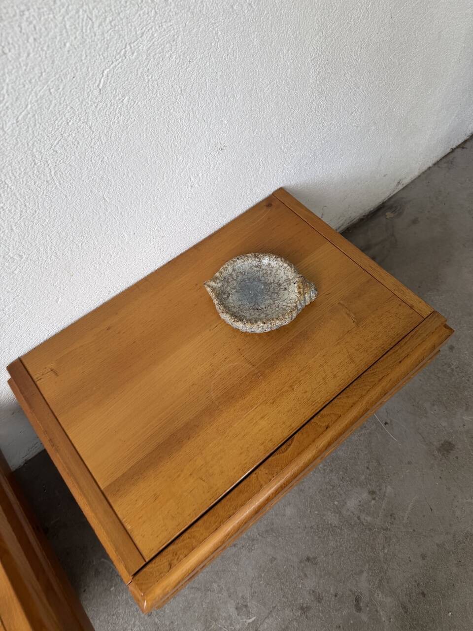 Shell-shaped ceramic glazed catchall