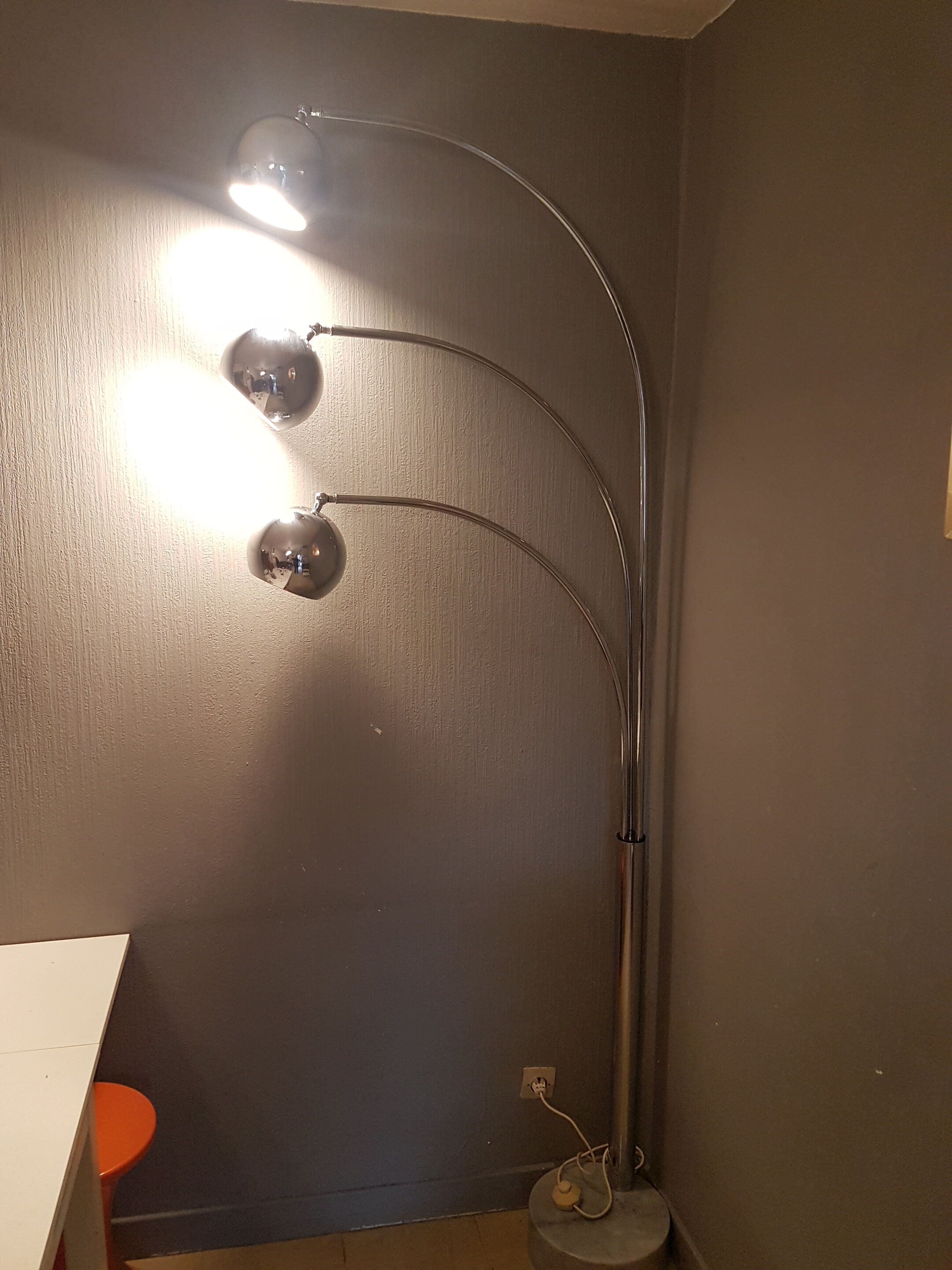 True thrush Gioffredo Reggiani lamppost