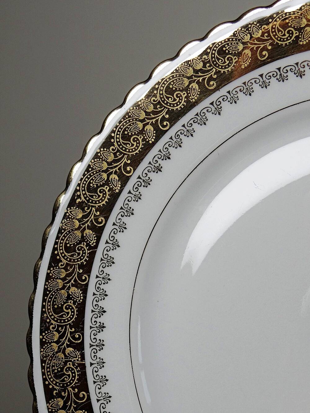 Set of 6 vintage flat plates ADP L Royal Limoges, gilded porcelain - 1