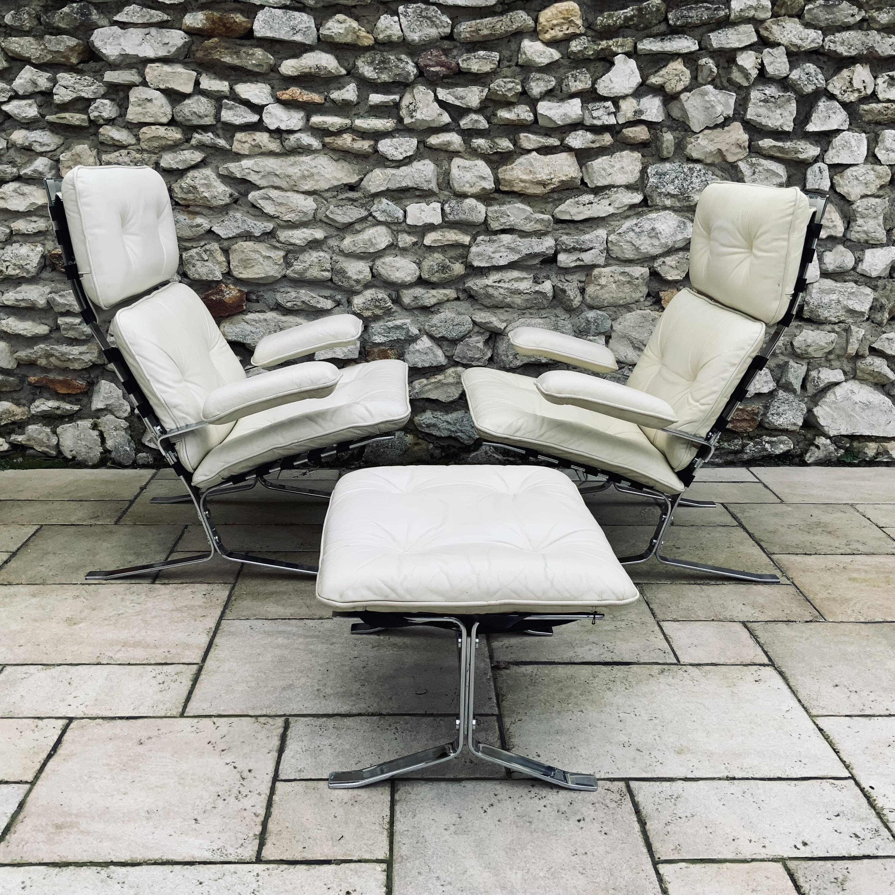 Pair of Armchairs and Ottoman, "Joker" Model, Large Leather Model