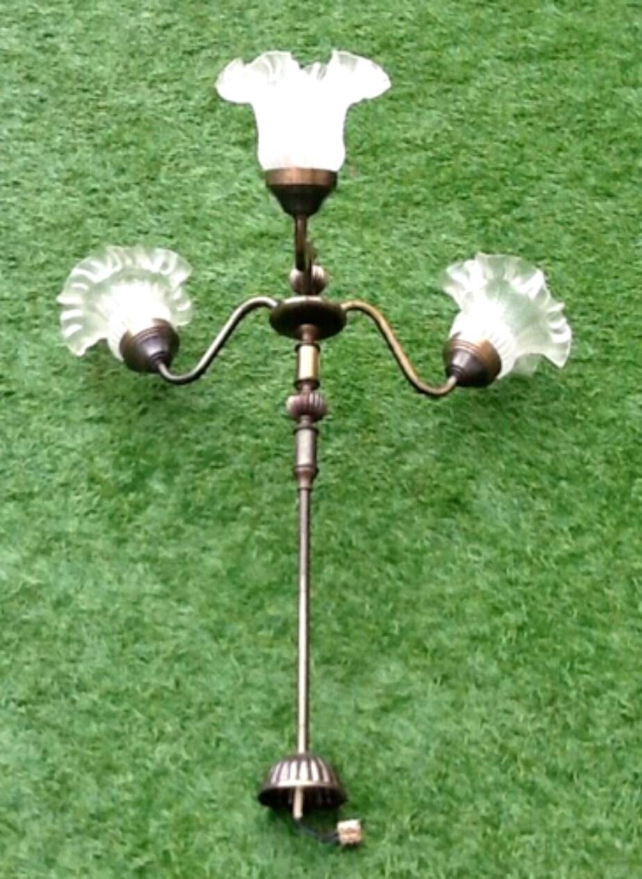 1970s chandelier with 3 light arms and frilled tulips