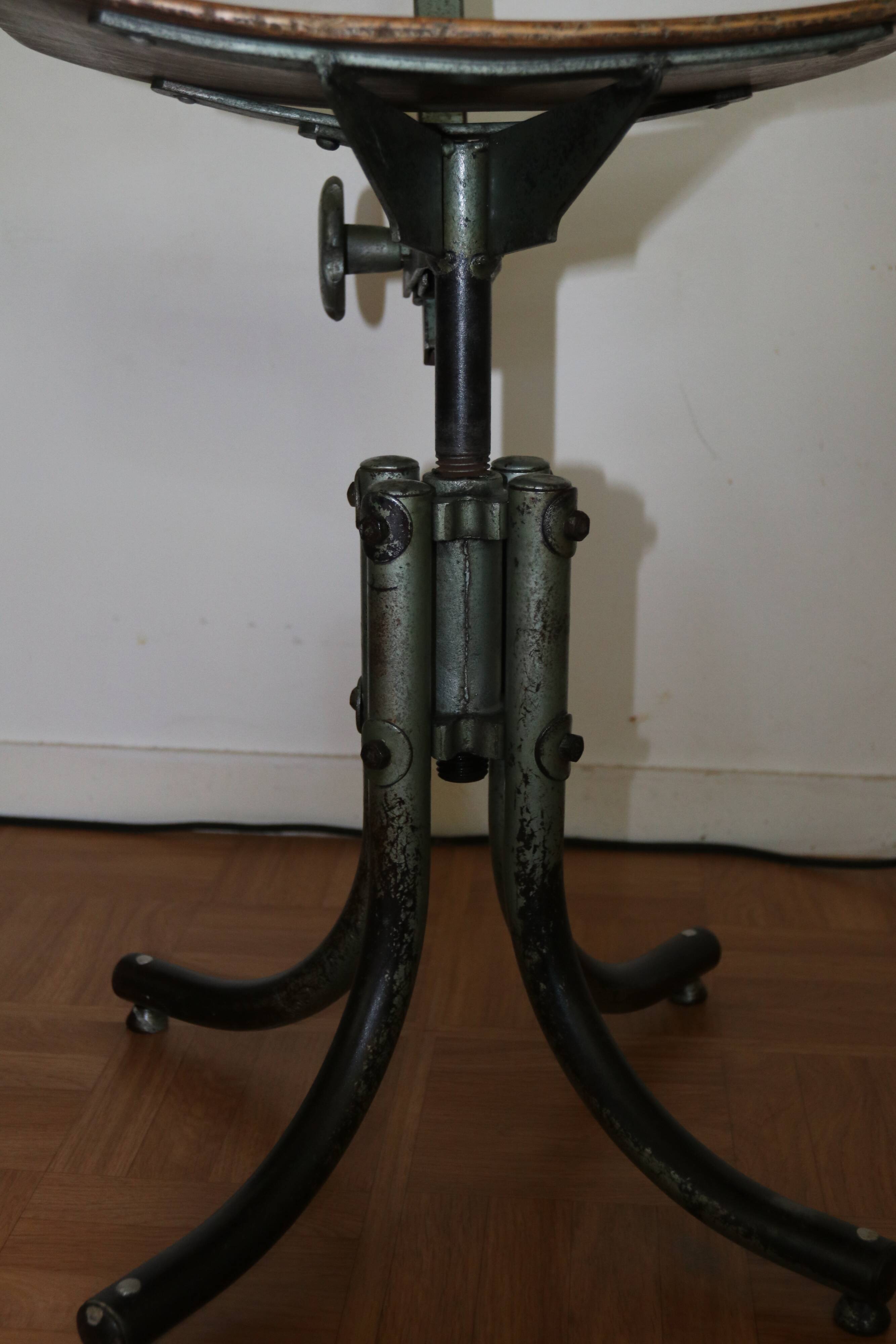 Bienaise workshop chair