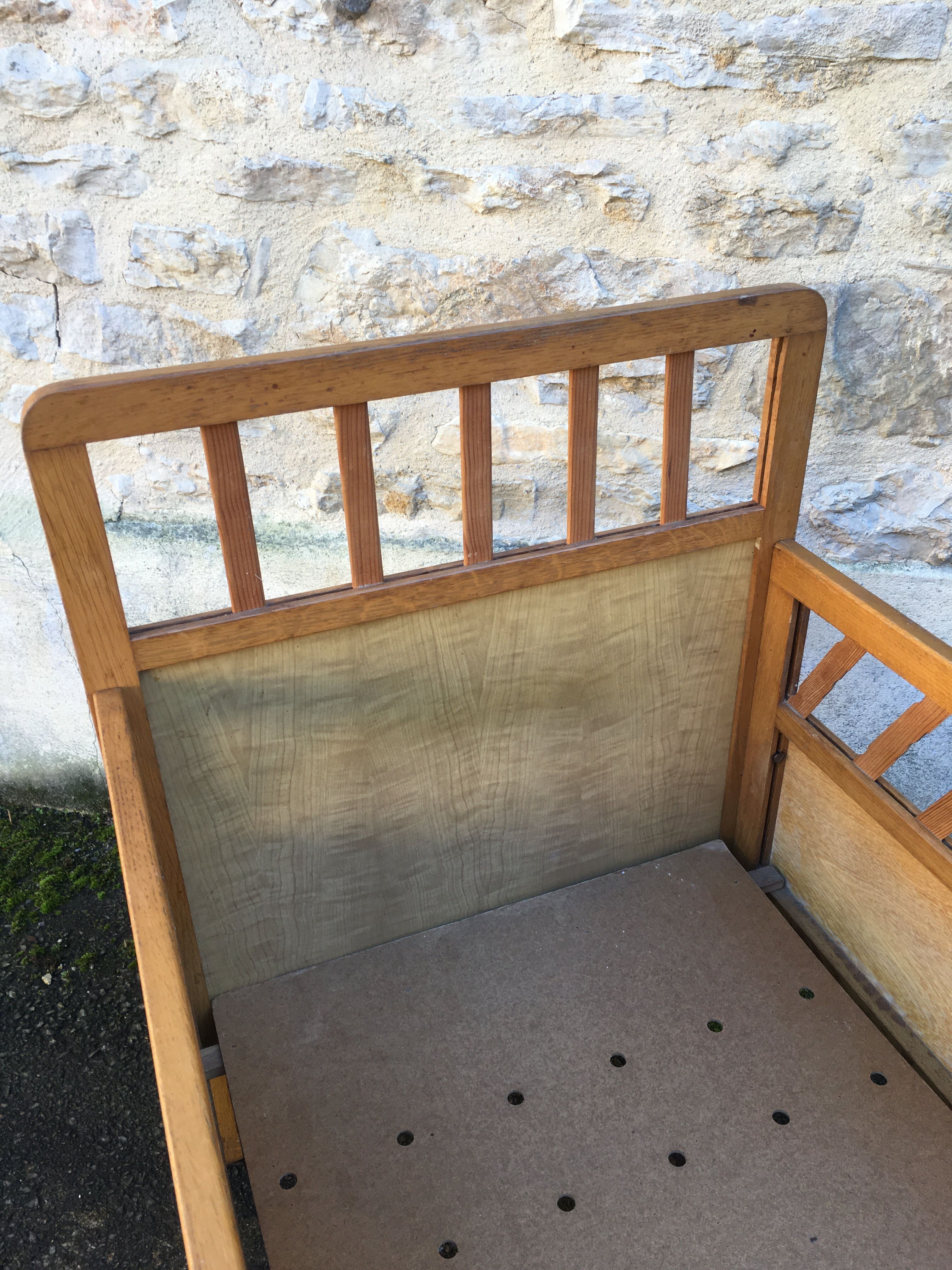 Child bed in wooden foot compass