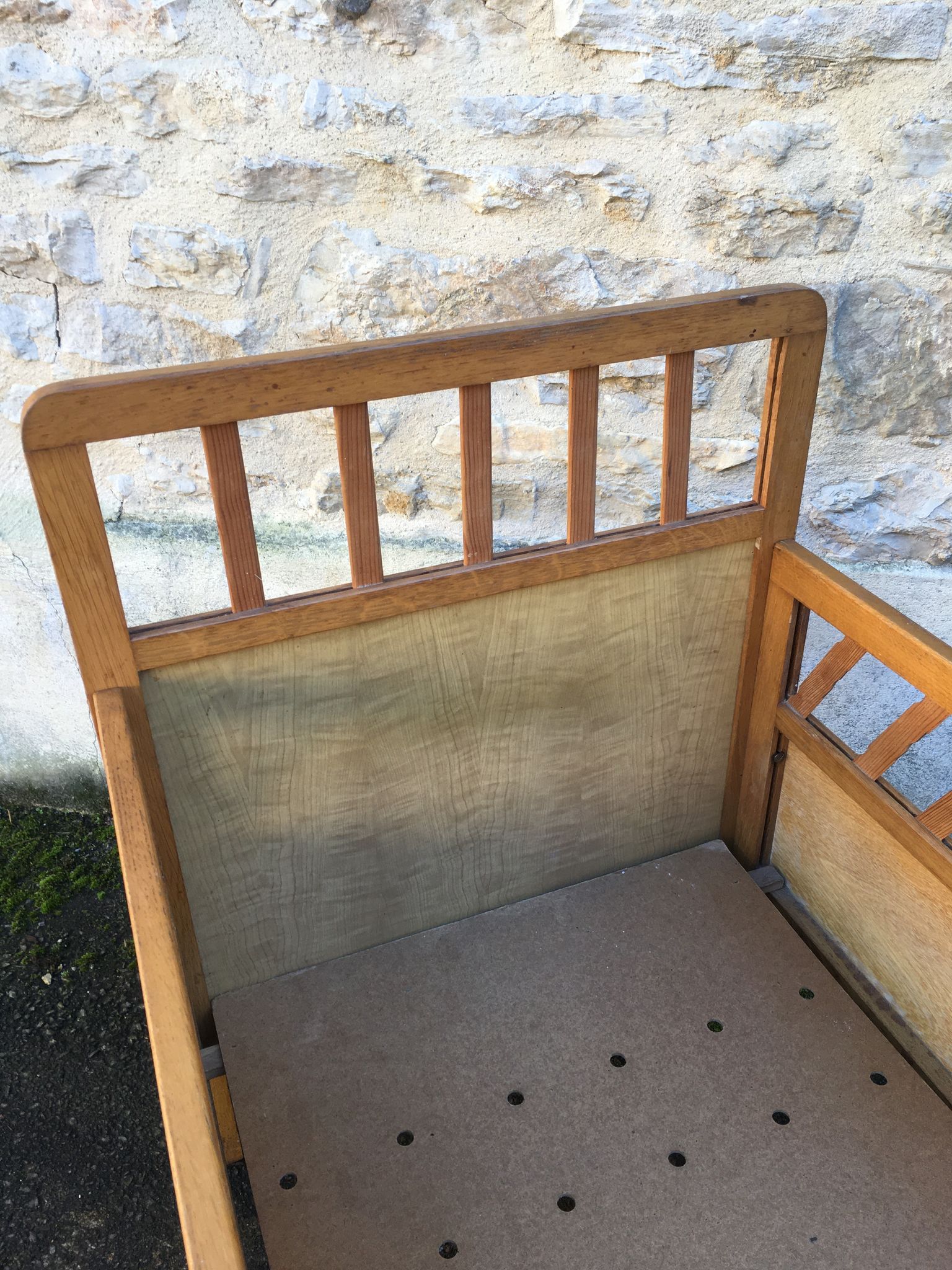 Lit enfant en bois pied compas