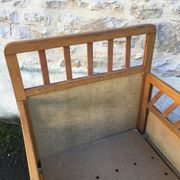 Lit enfant en bois pied compas